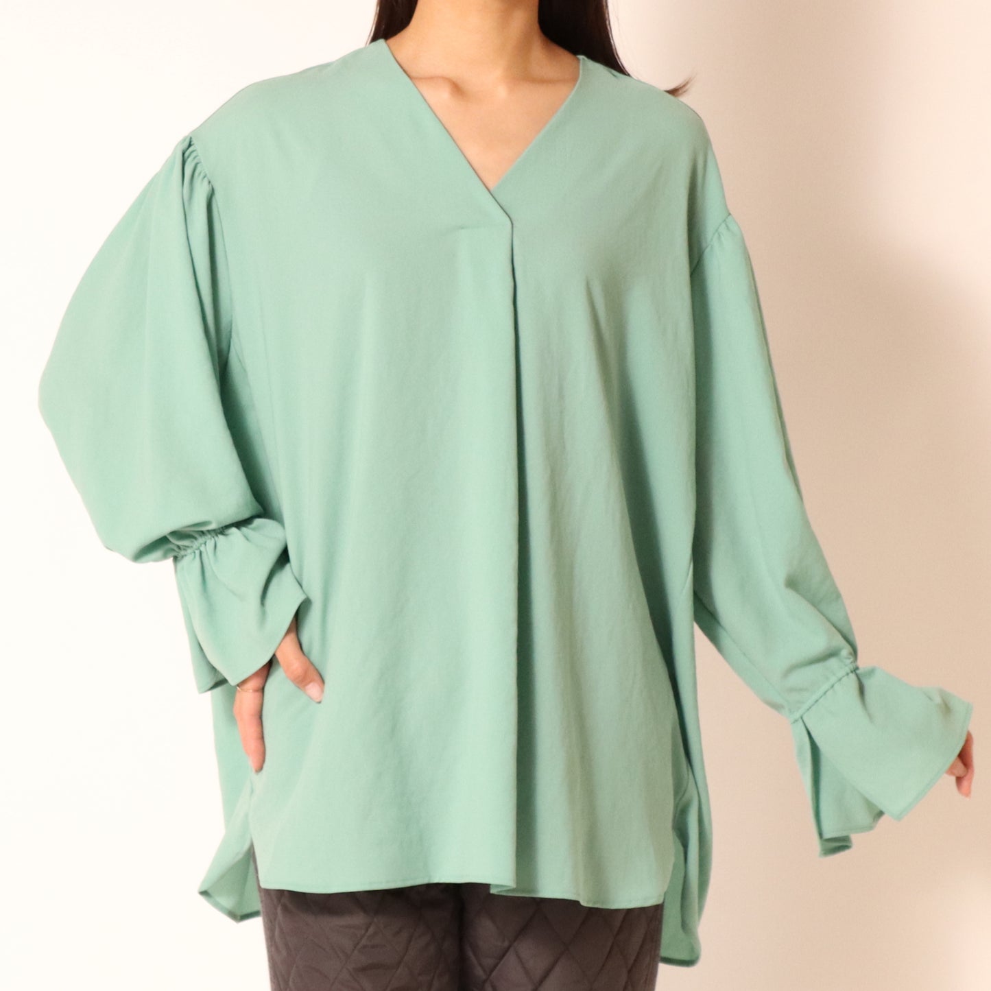 ストレッチシフォンワイドVネックブラウス 809408