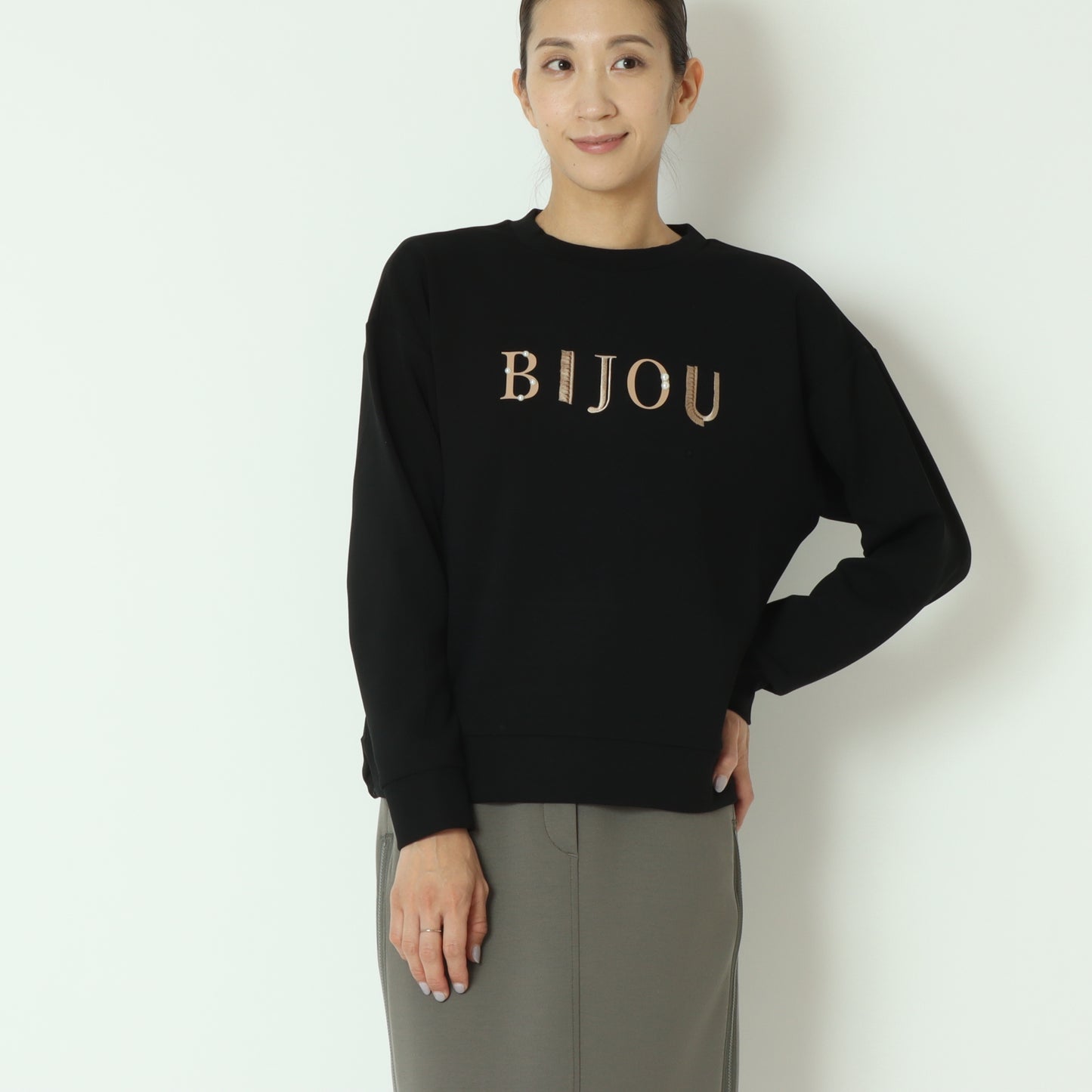 Bijouパールロゴプルオーバー 7441010