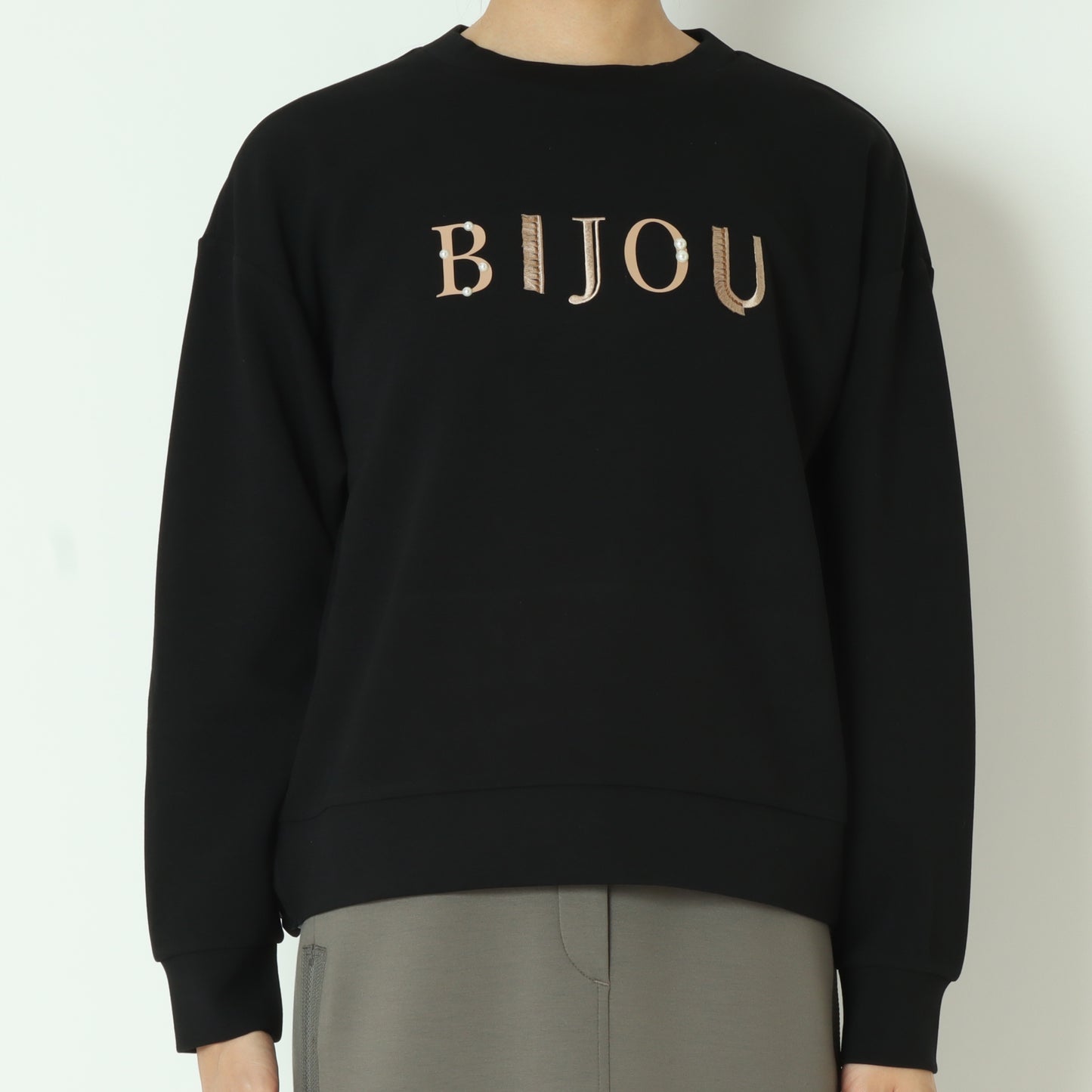 Bijouパールロゴプルオーバー 7441010