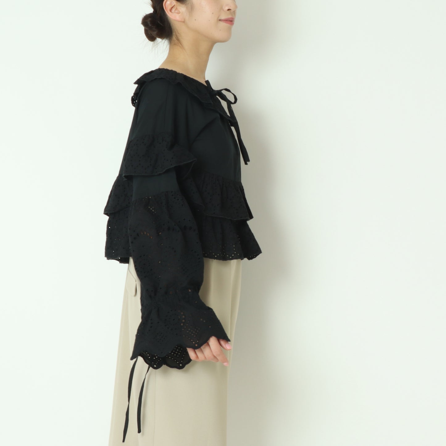 カットワークブラウス 51295403