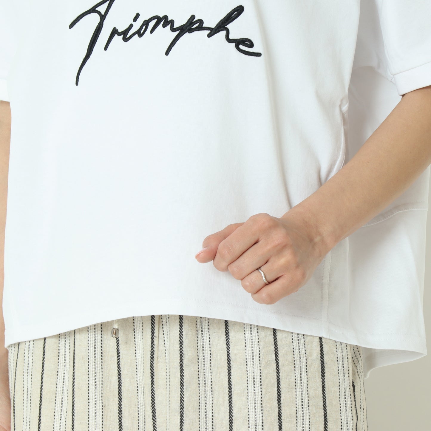 立体刺繍プルオーバー 25453