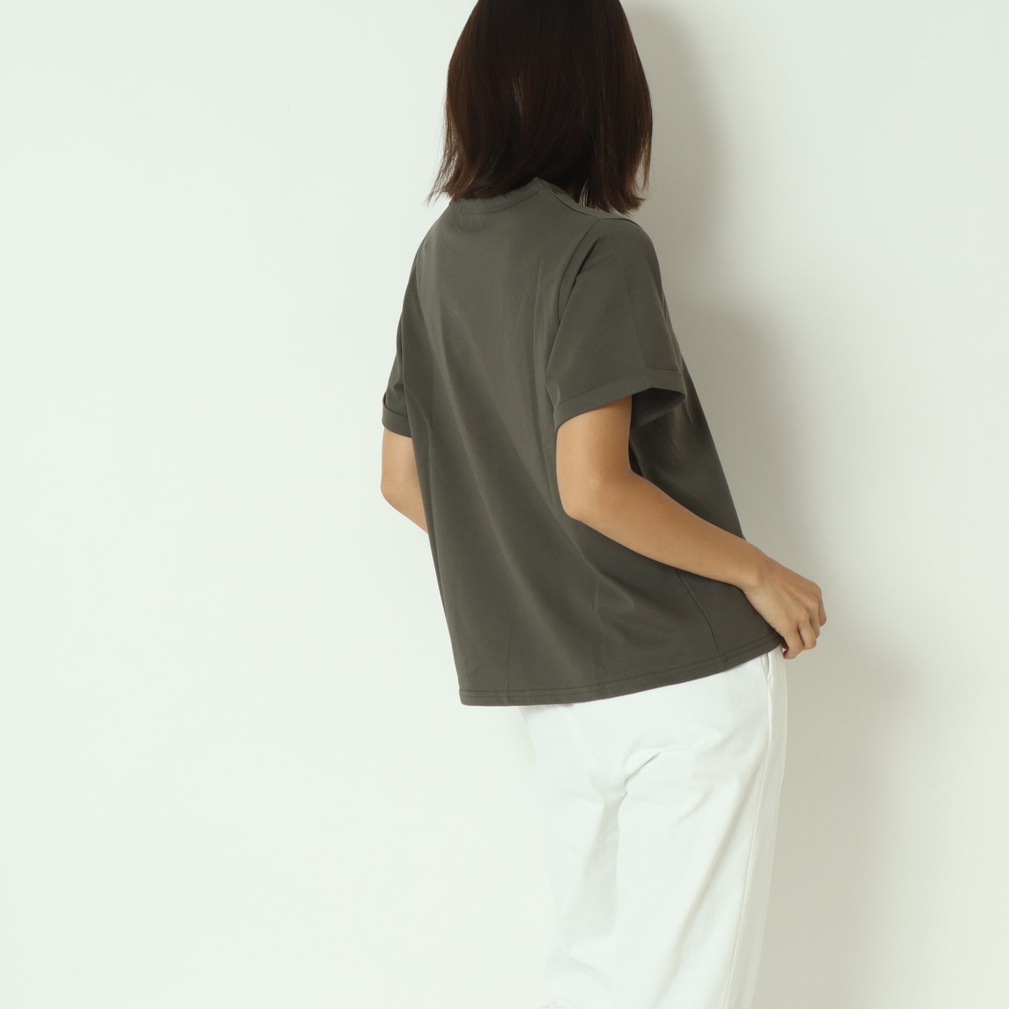 Mロゴブローチ風Tシャツ 713227