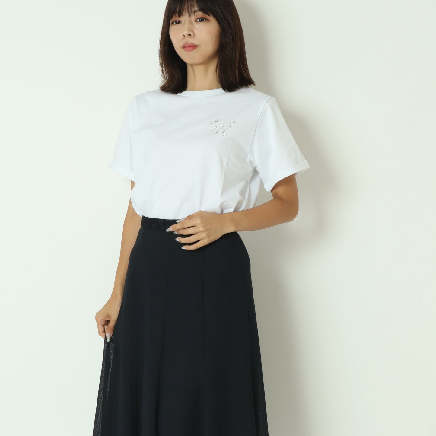 Mロゴブローチ風Tシャツ 713227
