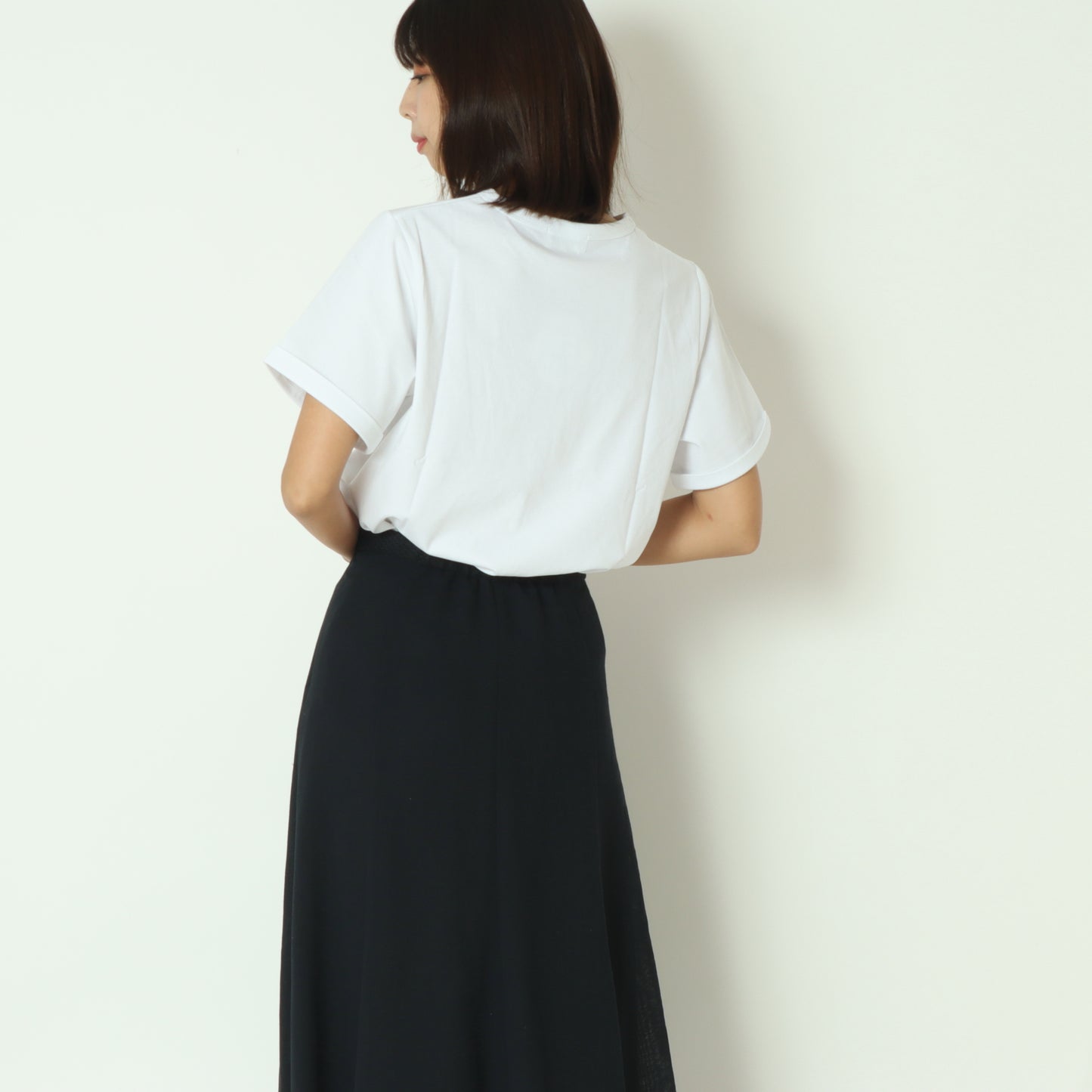 Mロゴブローチ風Tシャツ 713227