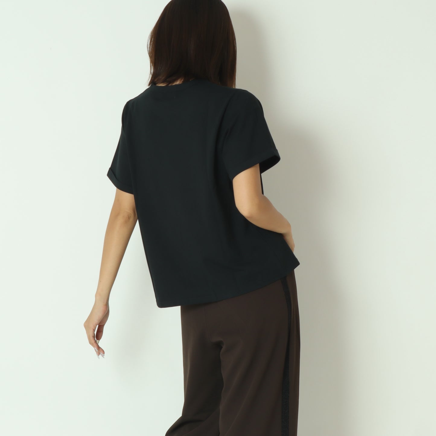 Mロゴブローチ風Tシャツ 713227