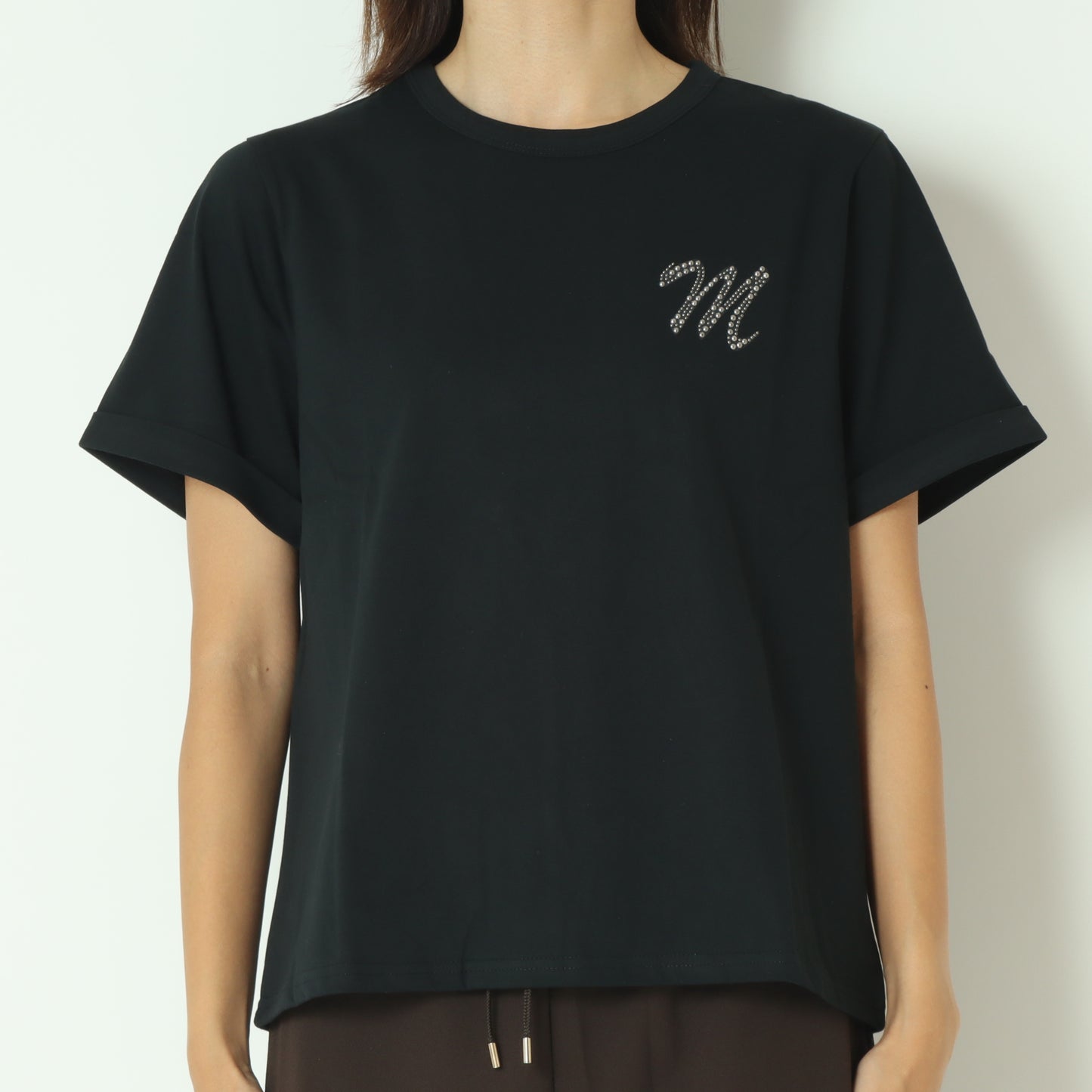 Mロゴブローチ風Tシャツ 713227