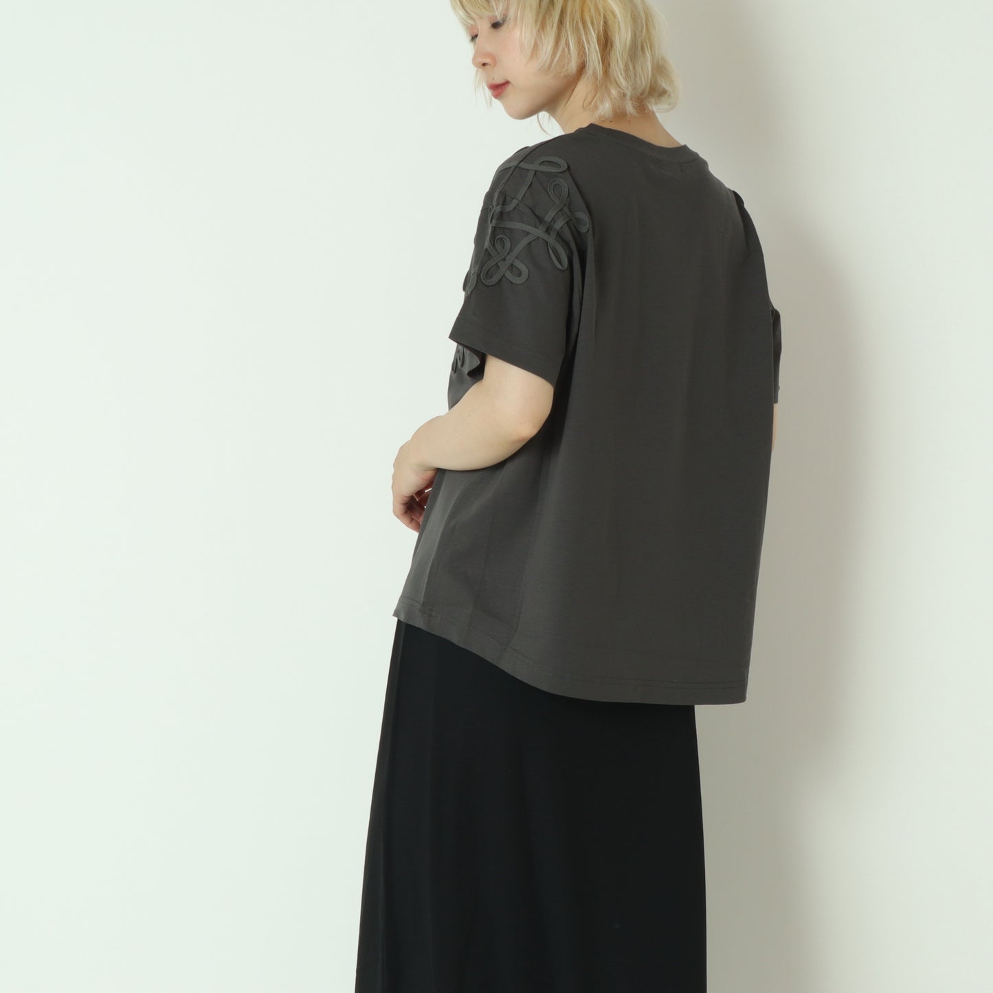 スピンドルコードショルダー刺繍カットソー 623712
