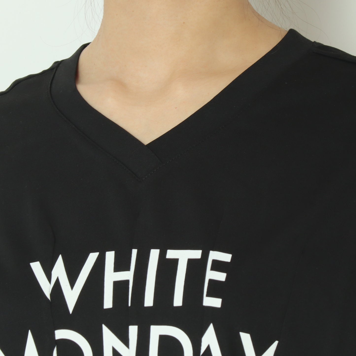 ロゴタックTシャツ H525118