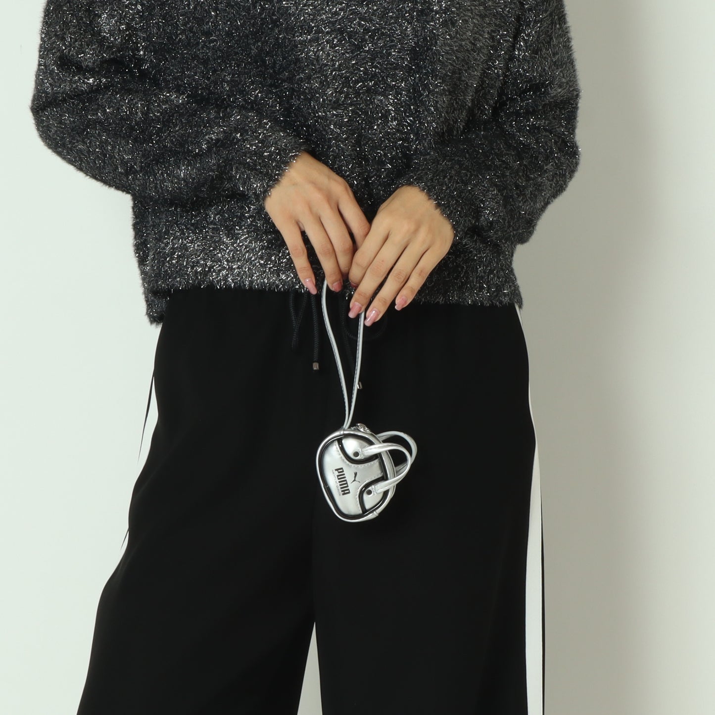 PUMA1976 メタリック グリップバッグ キーチェーン 092599