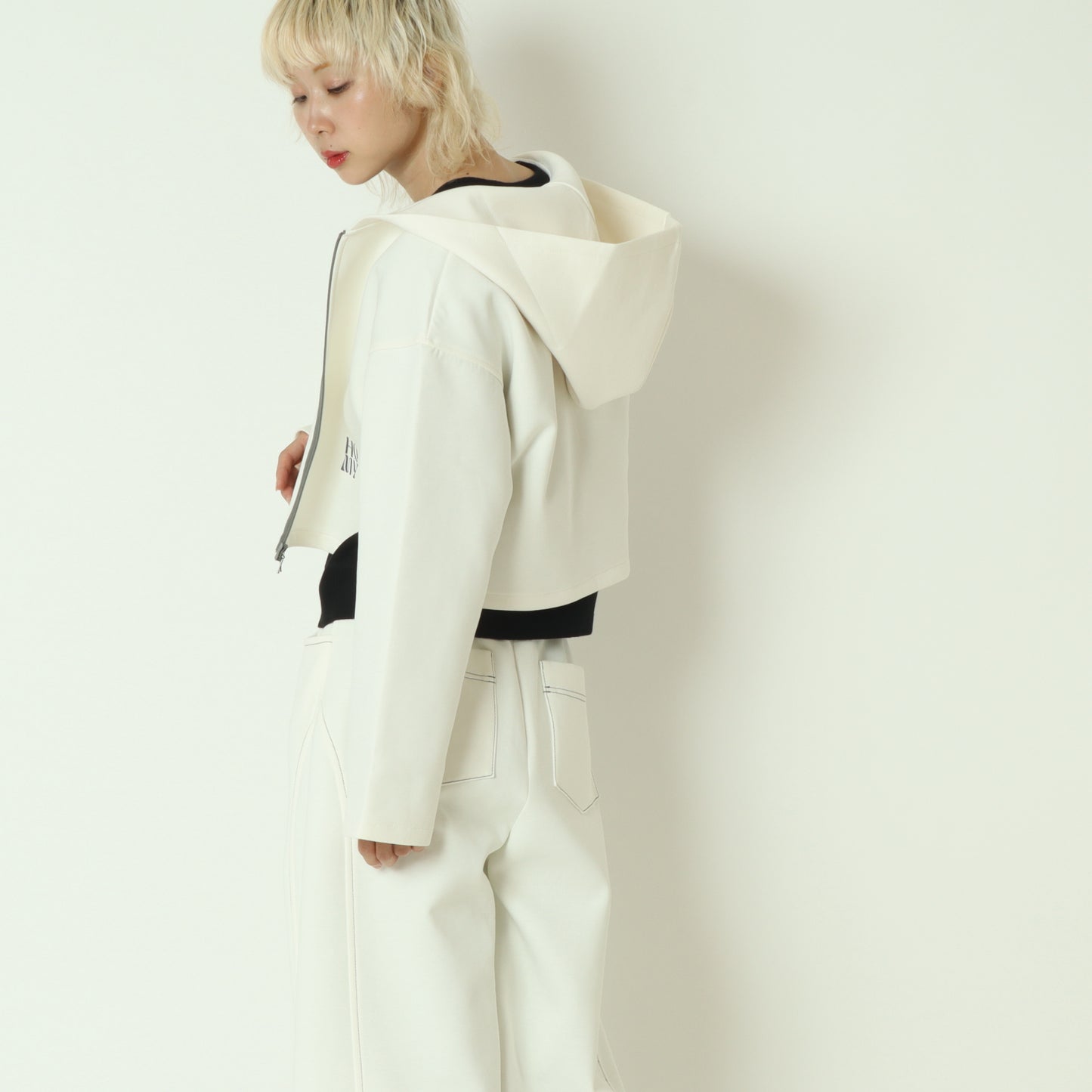 ダンボールニットショート丈パーカー 252A3304