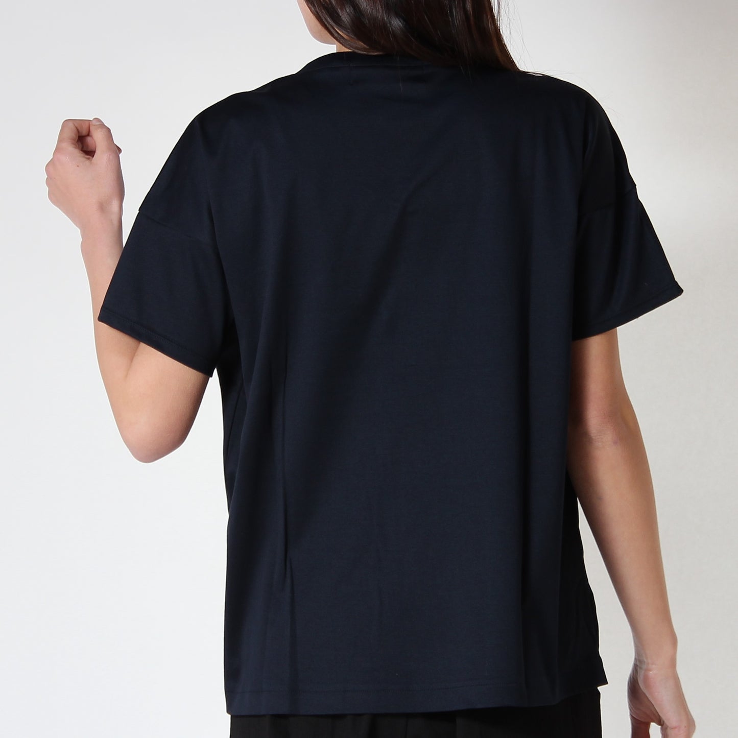 Vネックサイドスリット刺繍Tシャツ 2321222