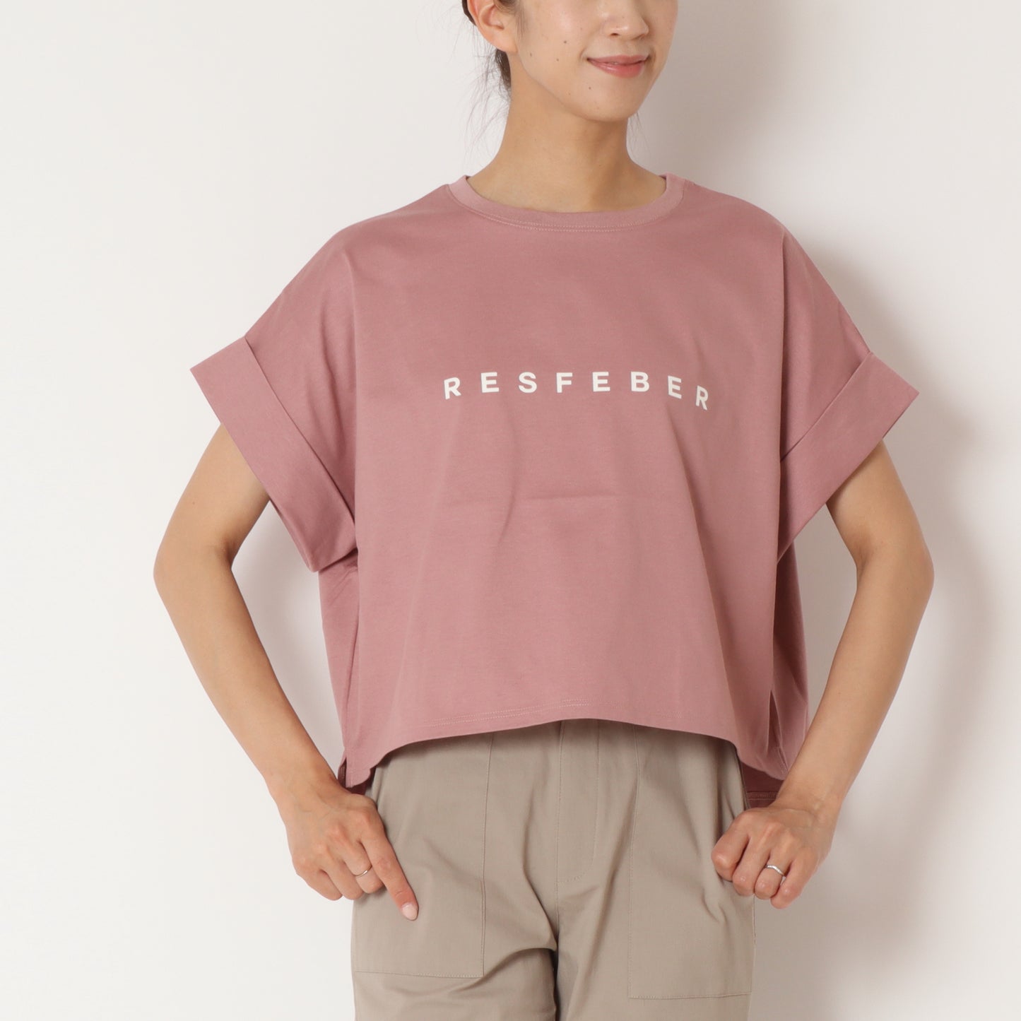 クロップ丈ロゴTシャツ　42025130