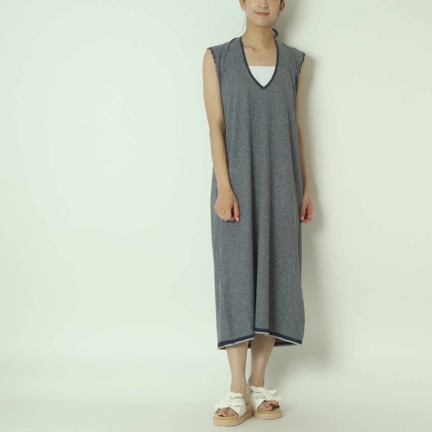 深Vネックニットワンピース　255LU0058
