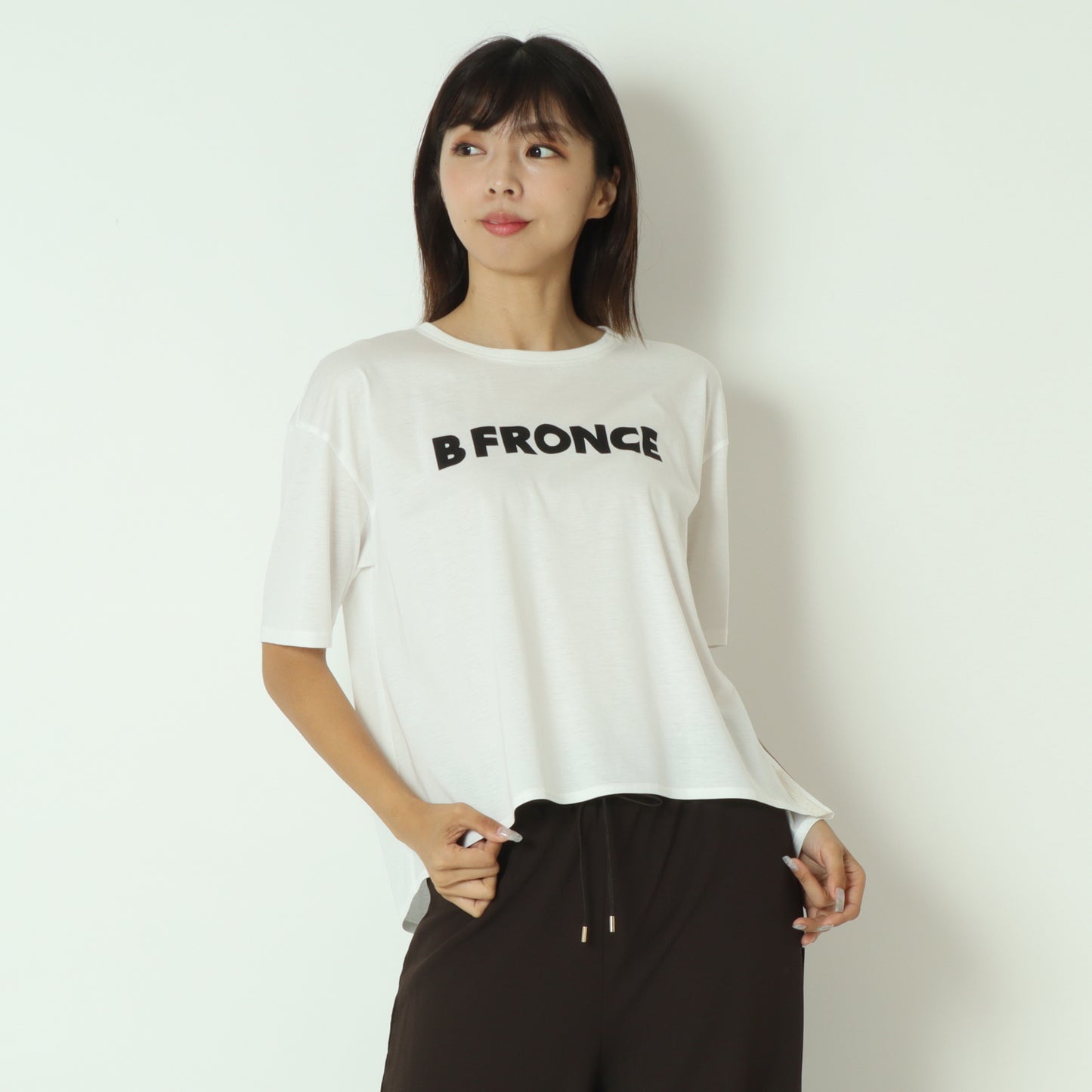 511934 フロントロゴTシャツ