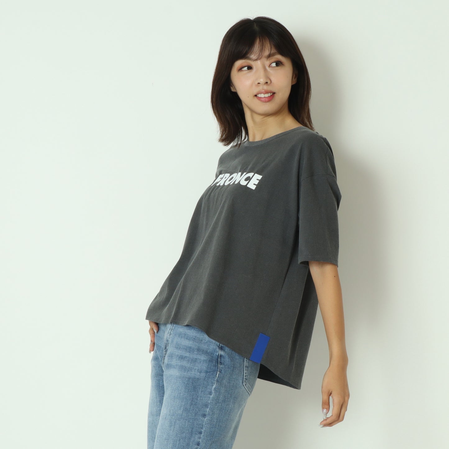 511934 フロントロゴTシャツ