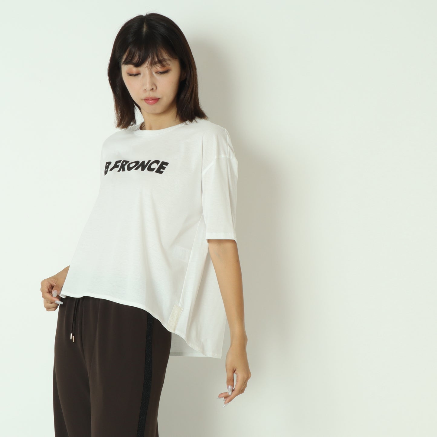 511934 フロントロゴTシャツ