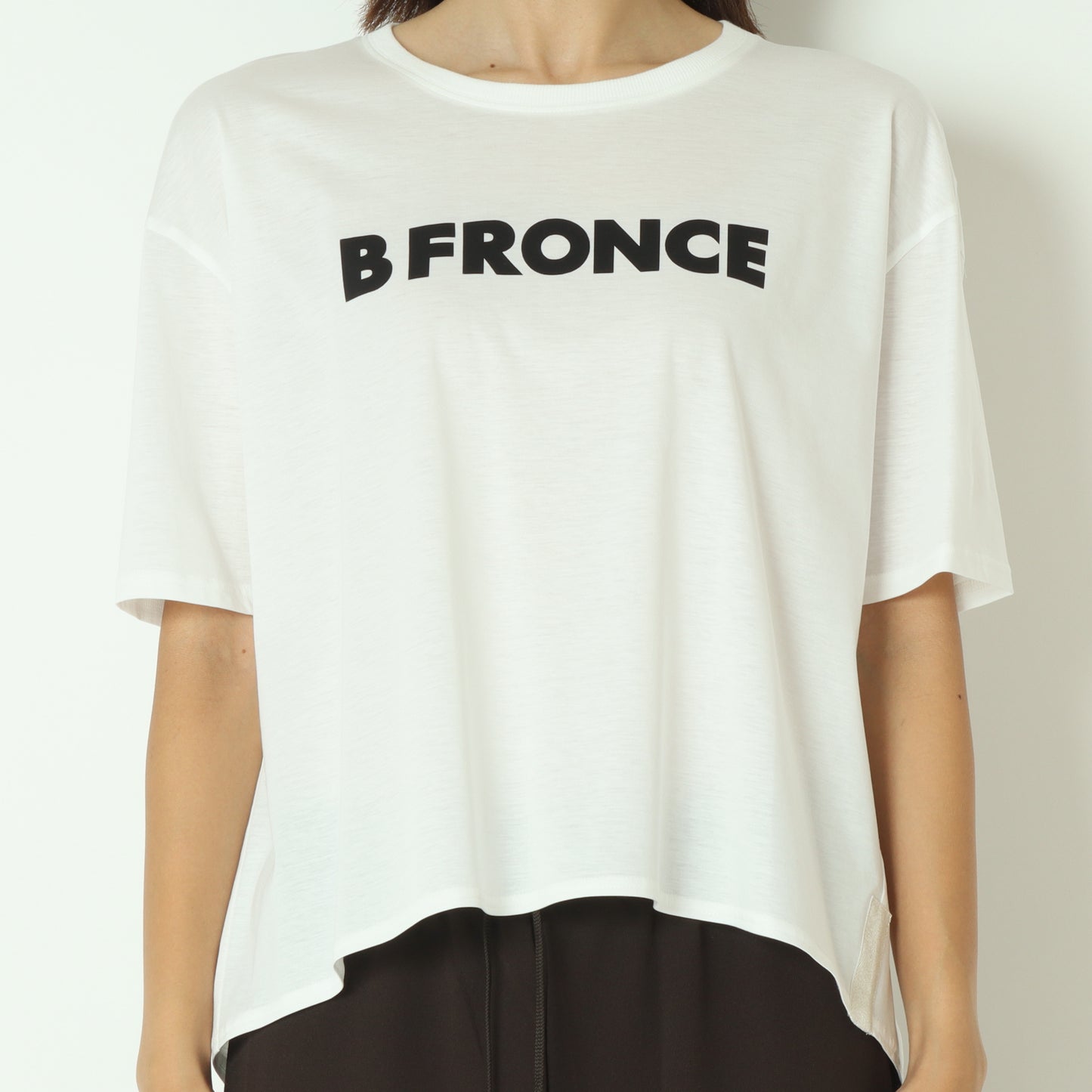 511934 フロントロゴTシャツ
