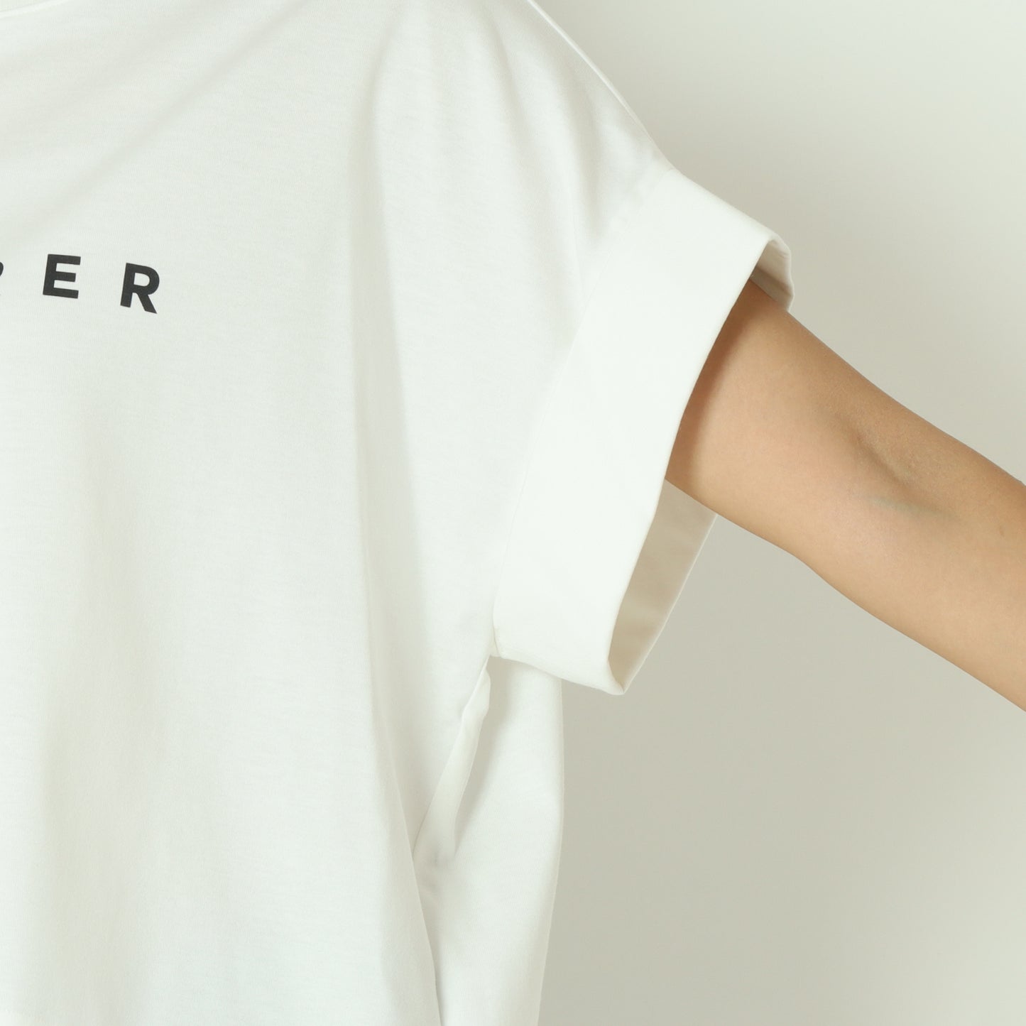 クロップド丈ロゴTシャツ55025614