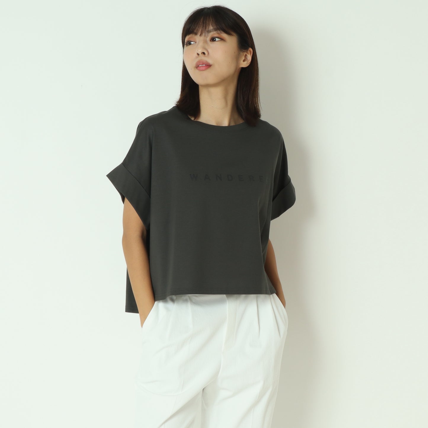 クロップド丈ロゴTシャツ55025614