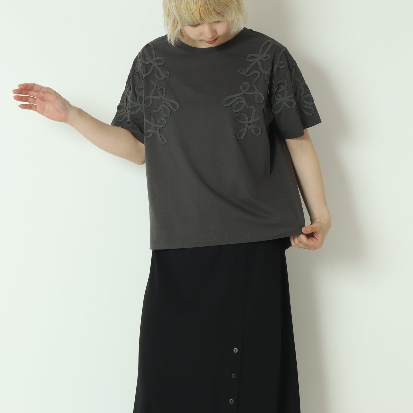 スピンドルコードショルダー刺繍カットソー 623712