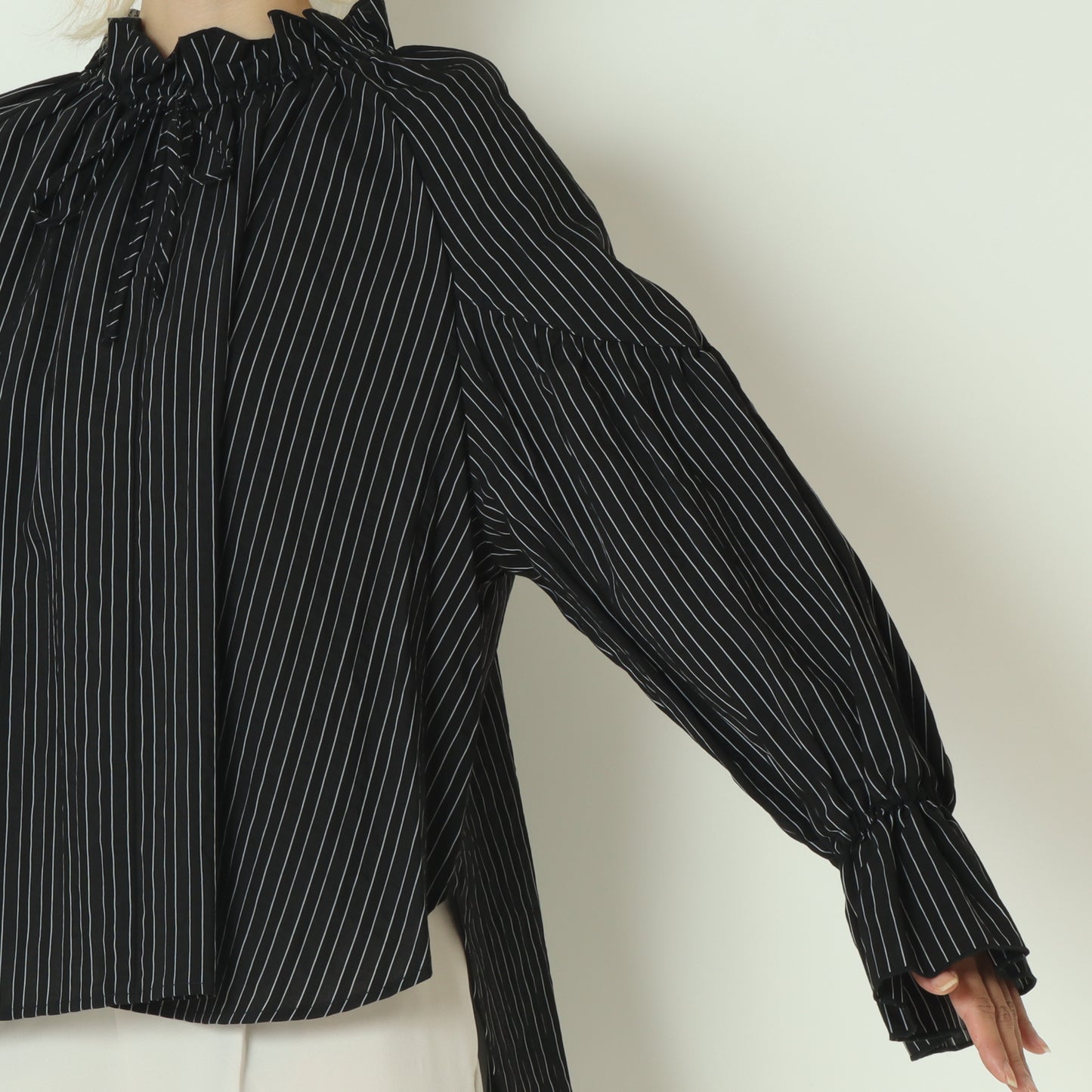 ドビーストライプフリルブラウス  8921031