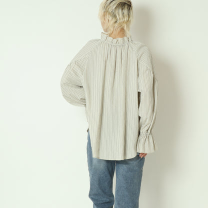 ドビーストライプフリルブラウス  8921031