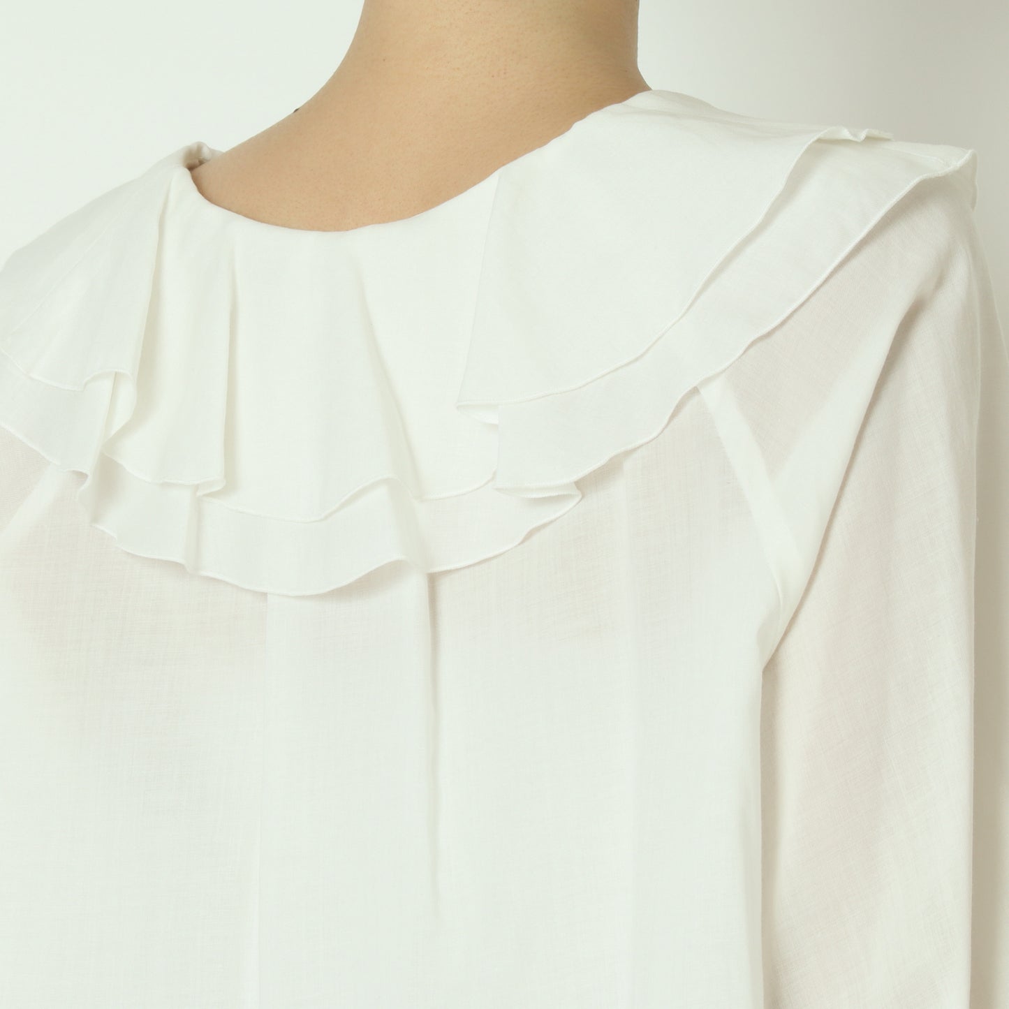 フリルネックシアーブラウス  897476