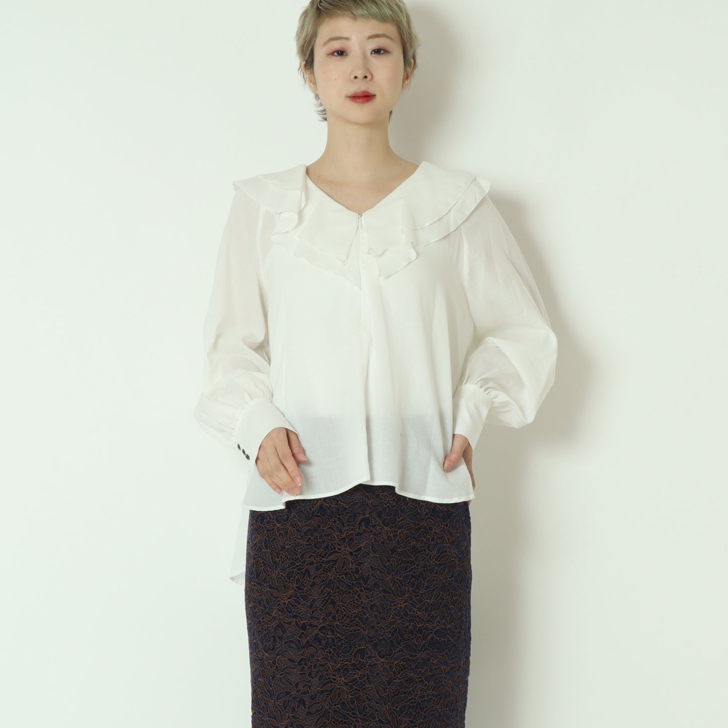 フリルネックシアーブラウス  897476