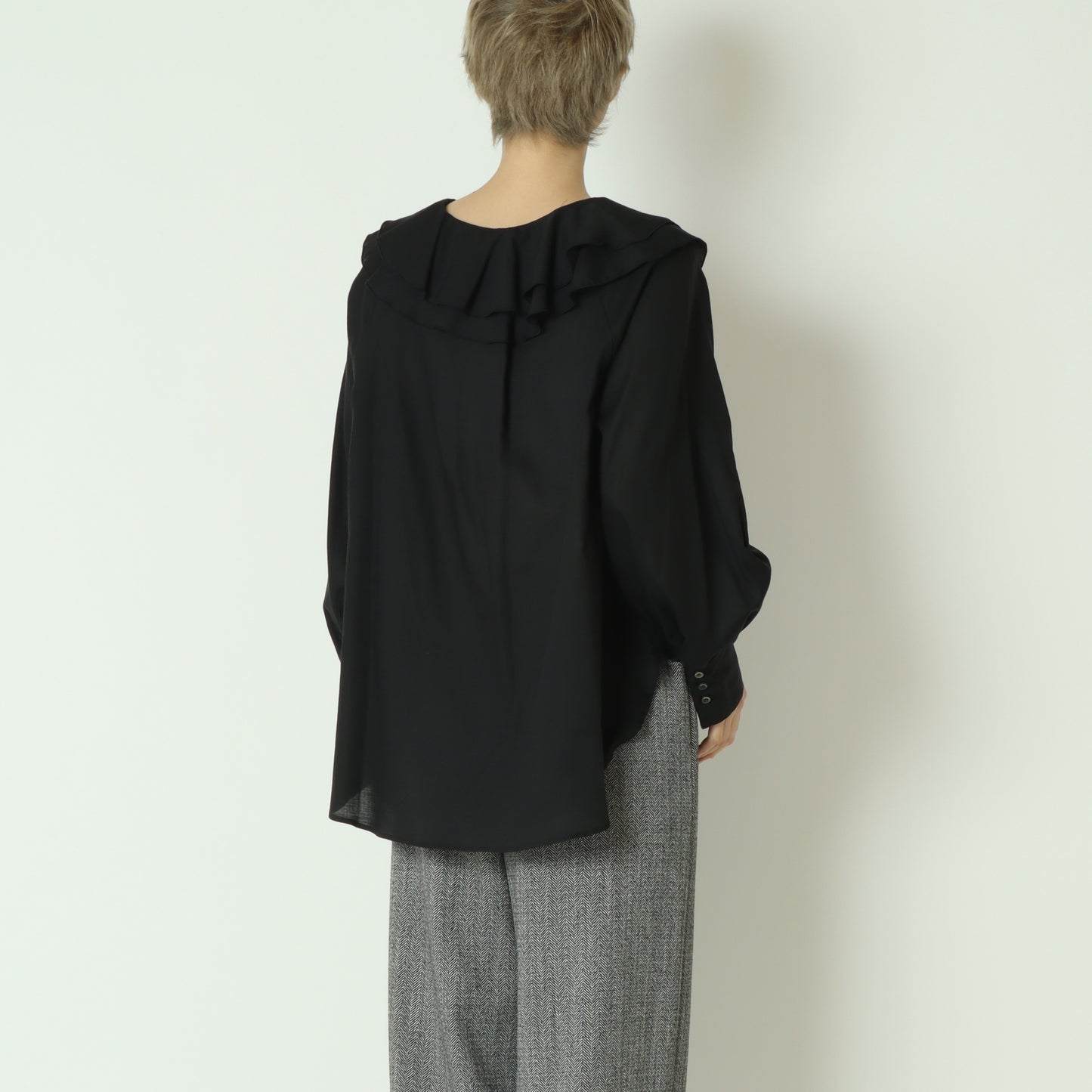 フリルネックシアーブラウス  897476