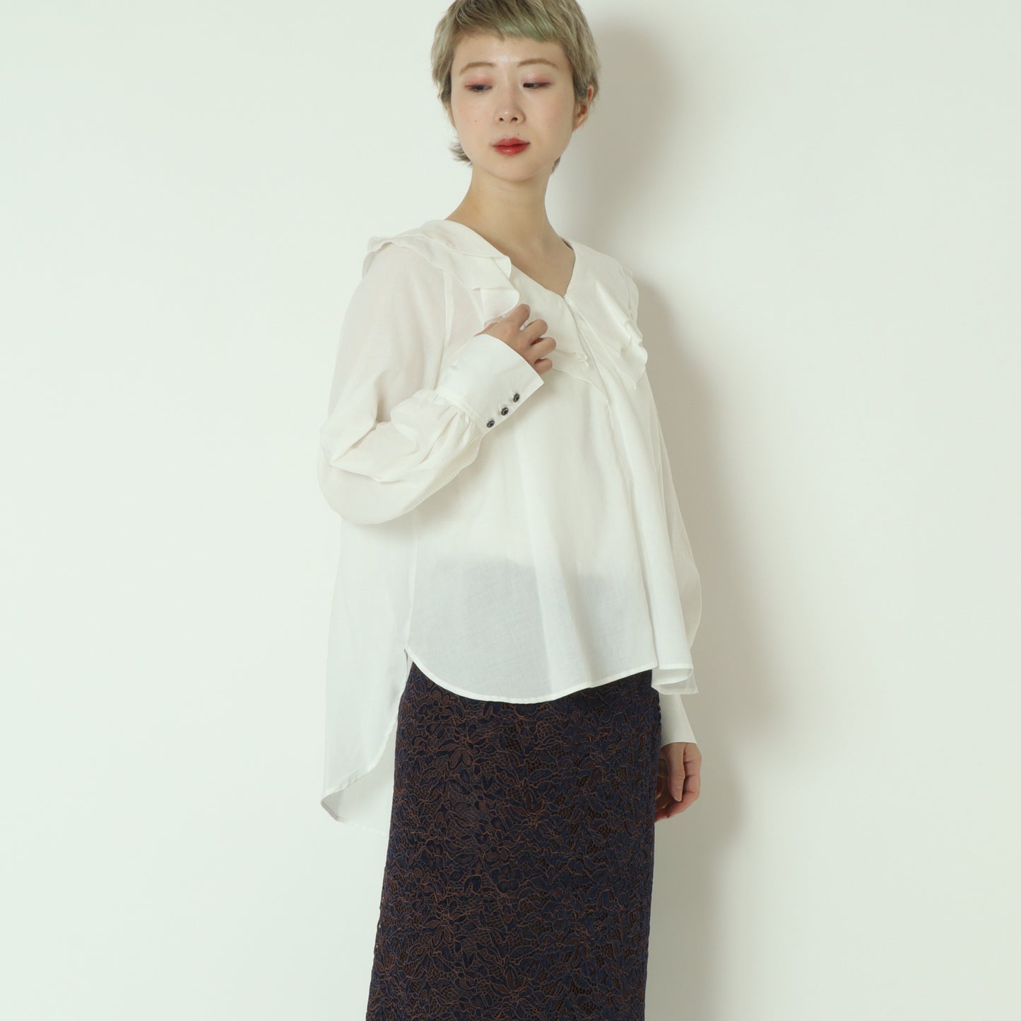 フリルネックシアーブラウス  897476