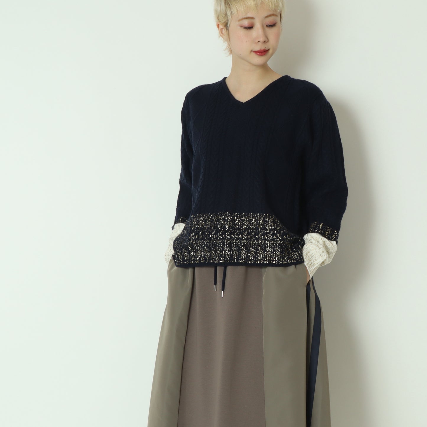 箔コーティングVネックプルオーバー 255CW0474