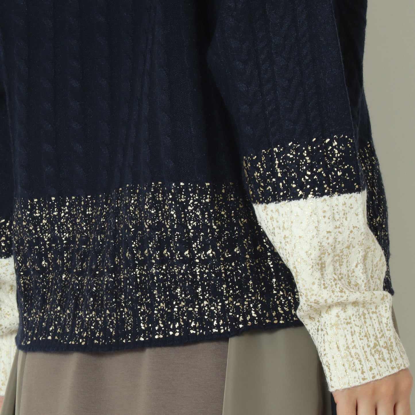 箔コーティングVネックプルオーバー 255CW0474