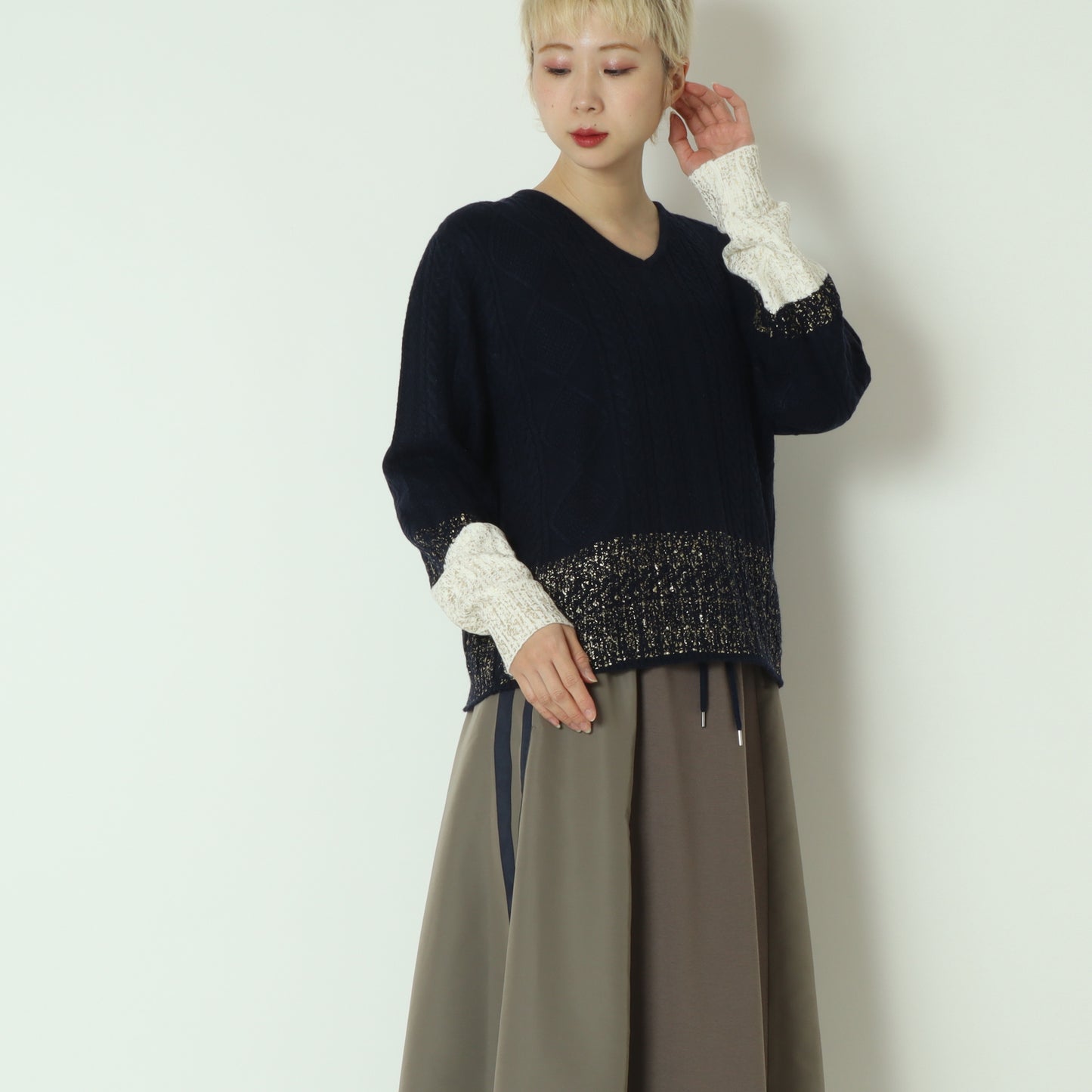 箔コーティングVネックプルオーバー 255CW0474