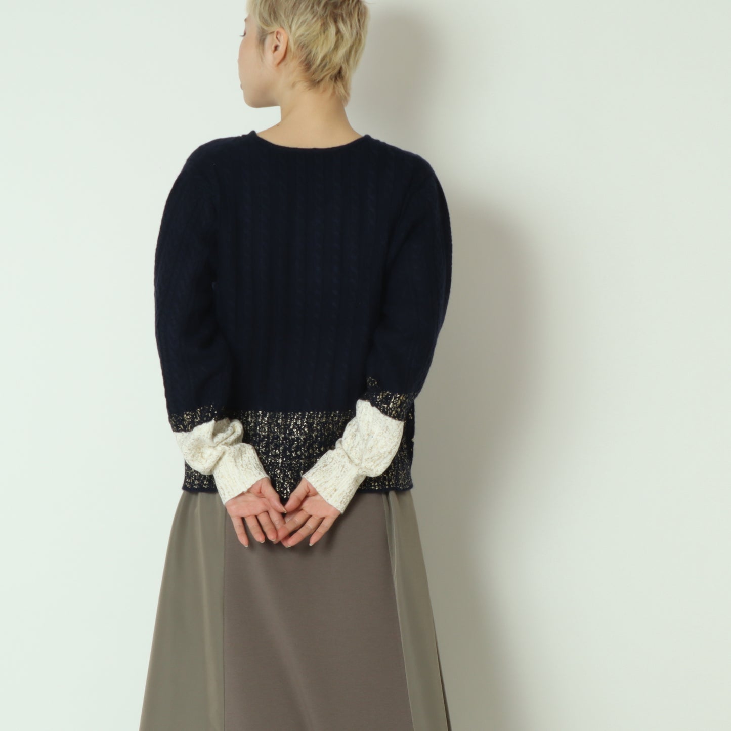 箔コーティングVネックプルオーバー 255CW0474