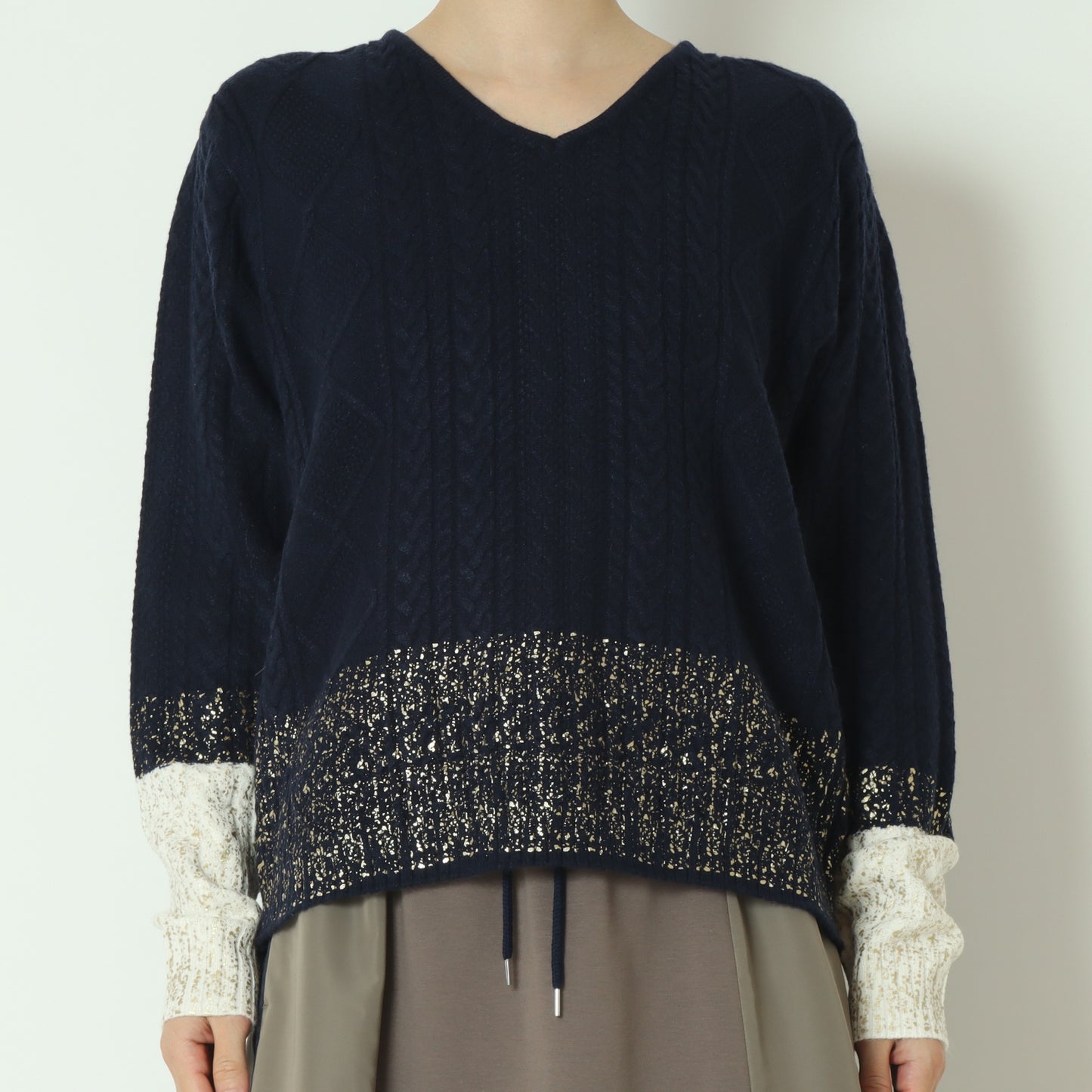箔コーティングVネックプルオーバー 255CW0474