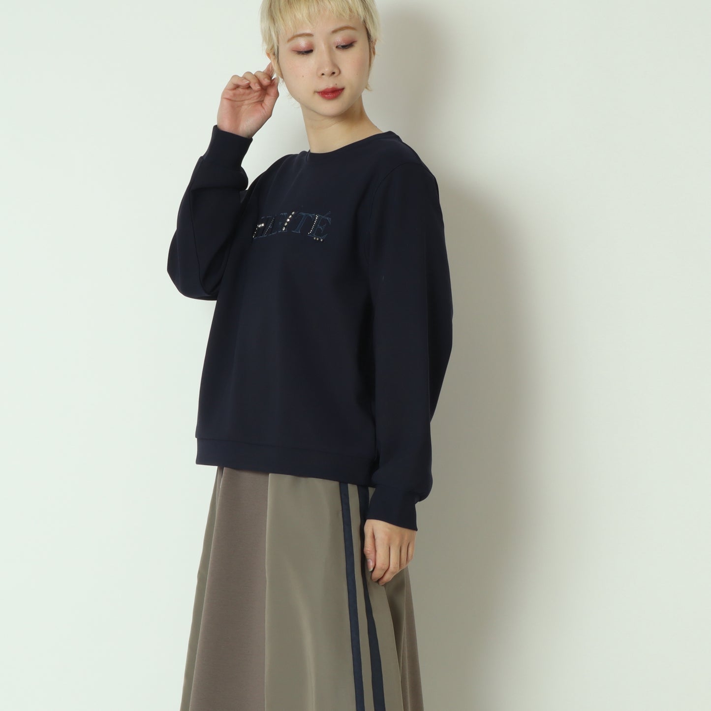 ビジュー刺繍プルオーバー 254KW0760