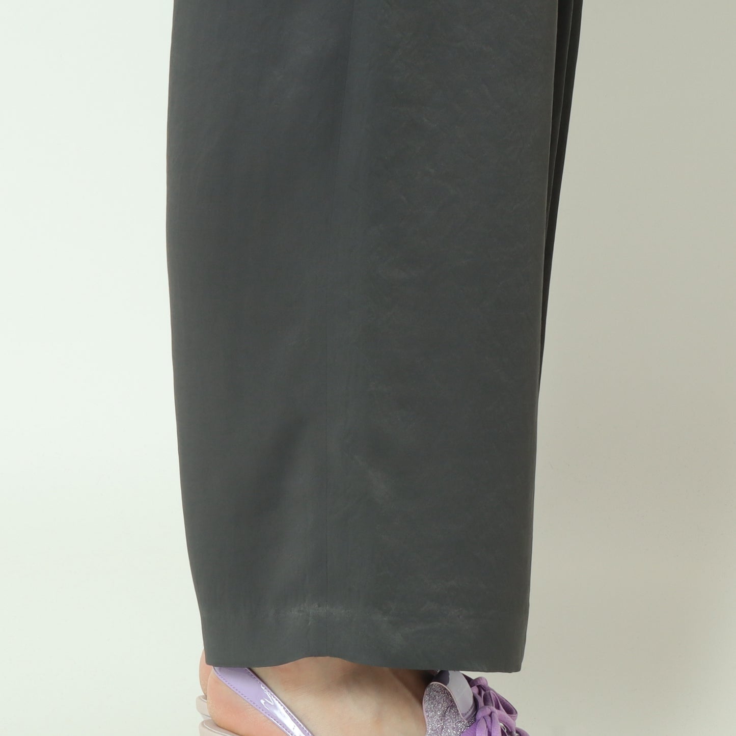 アセテートドロストストレートパンツ  J4642A-24