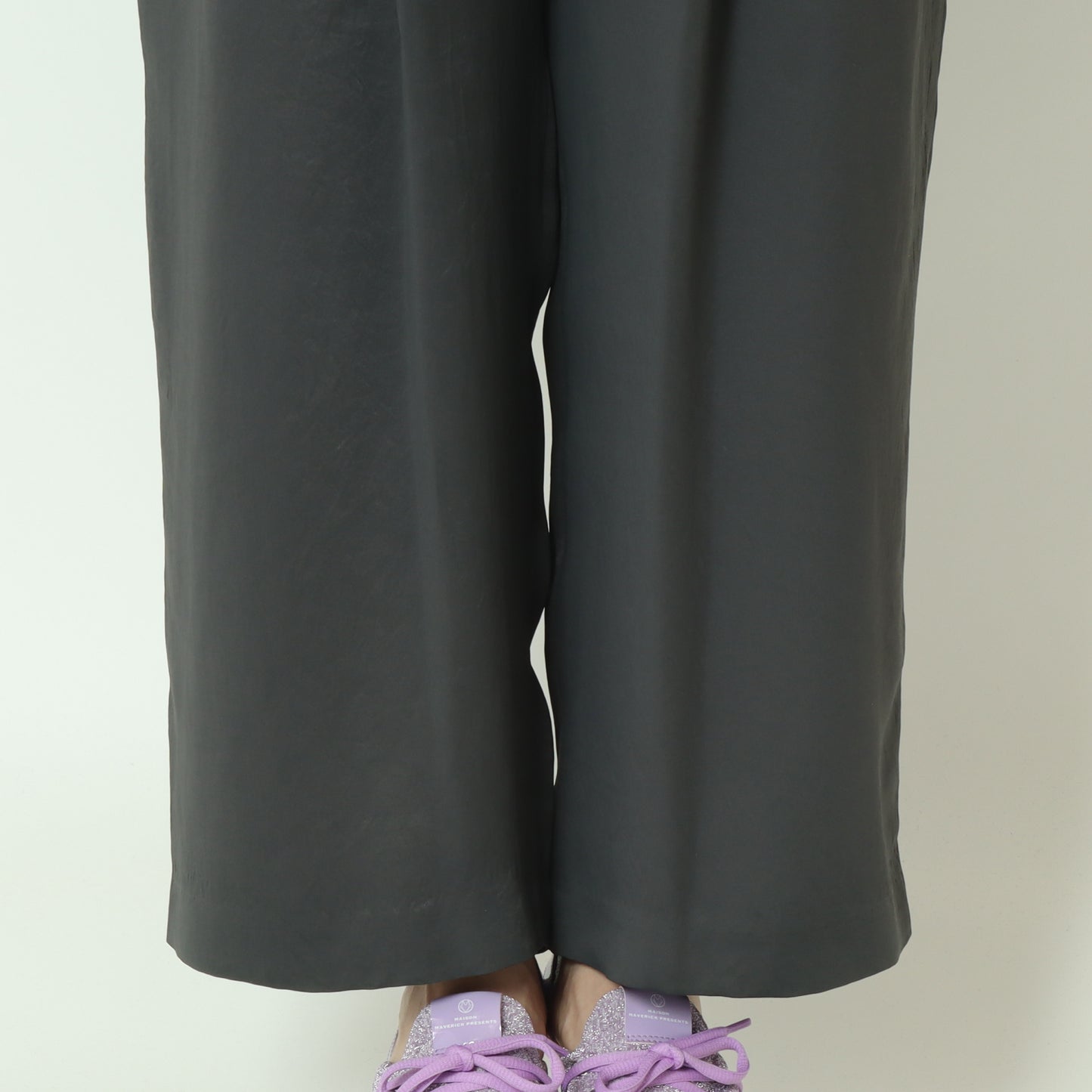 アセテートドロストストレートパンツ  J4642A-24