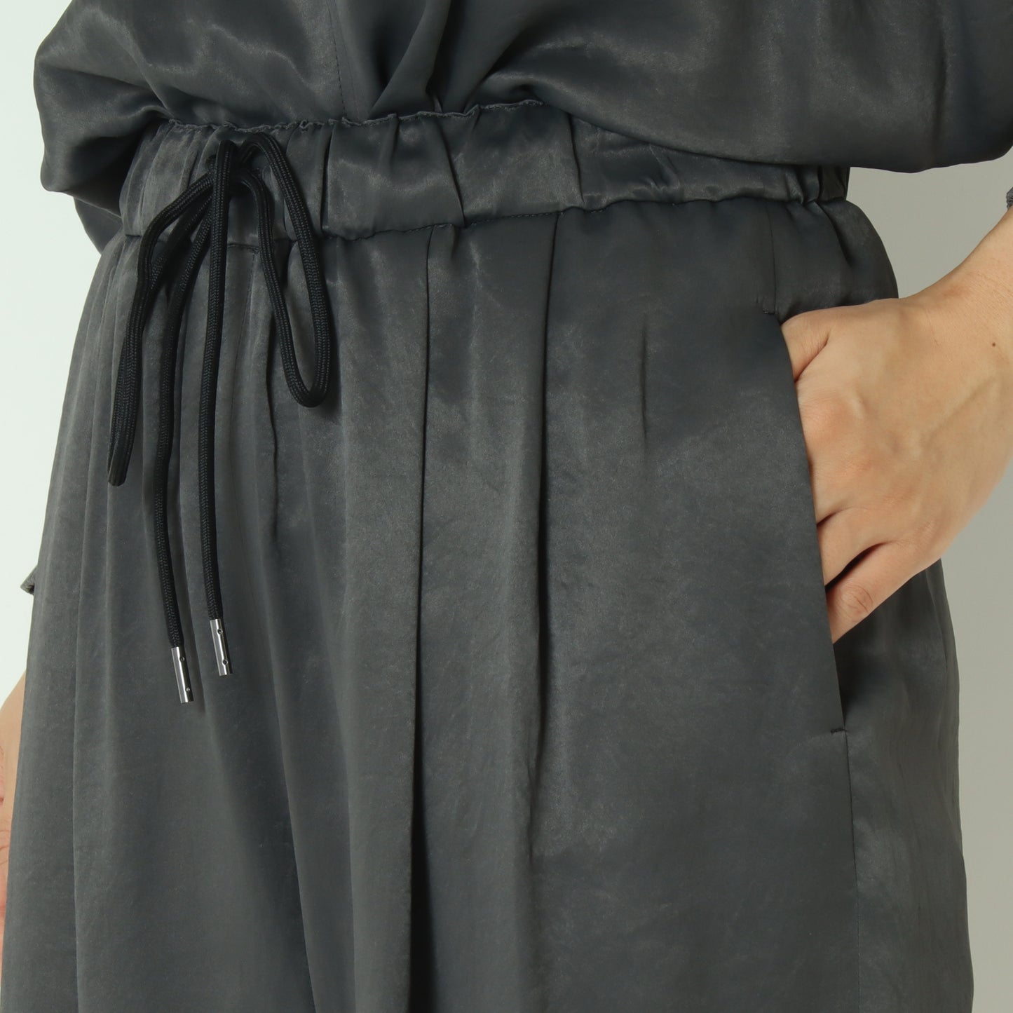 アセテートドロストストレートパンツ  J4642A-24