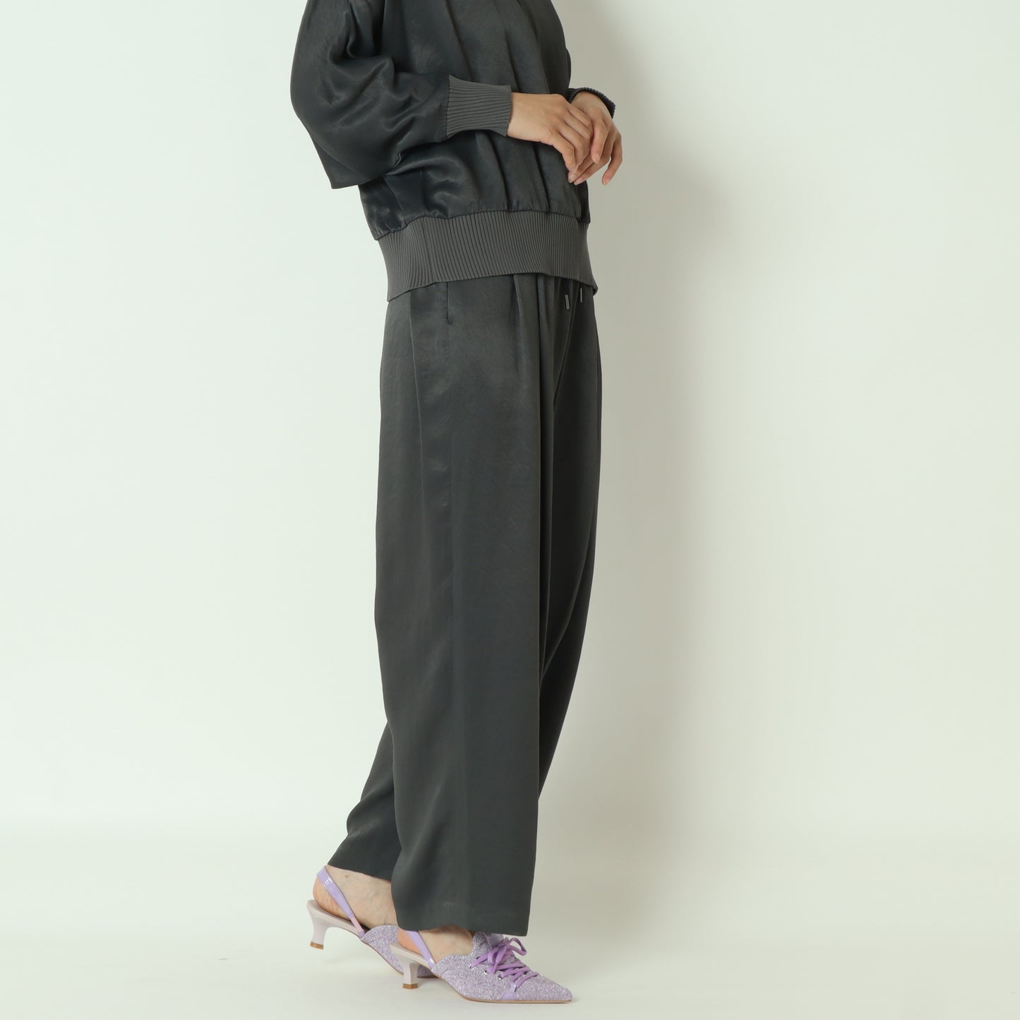 アセテートドロストストレートパンツ  J4642A-24