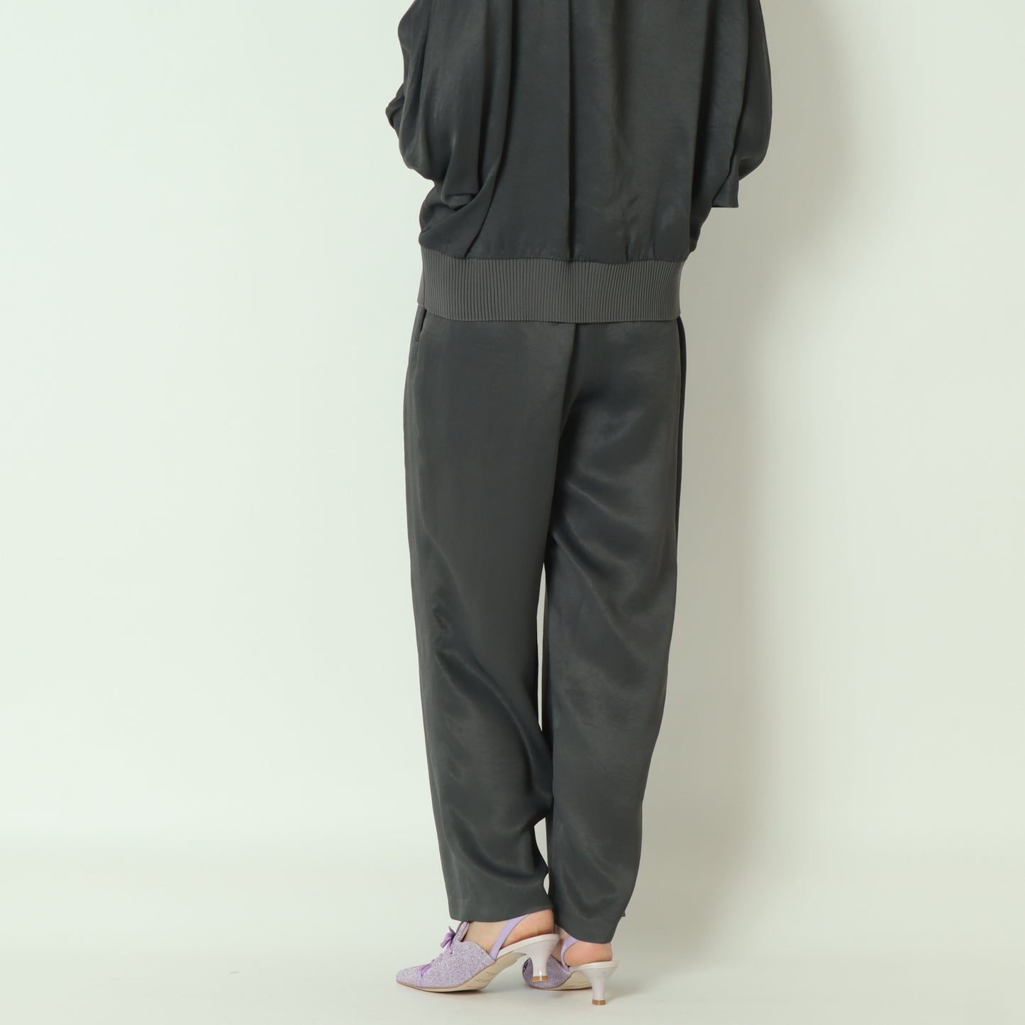 アセテートドロストストレートパンツ  J4642A-24