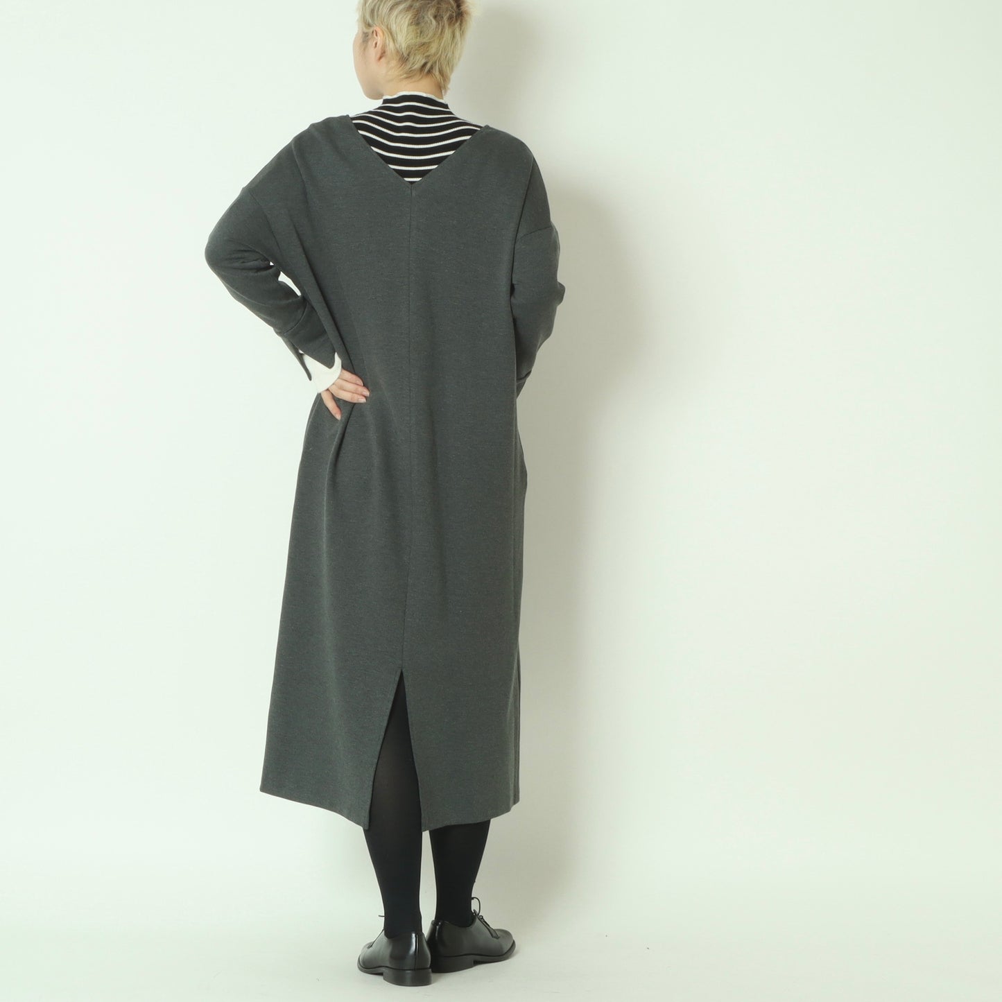 Vネックロングスリーブワンピース U2323H-25