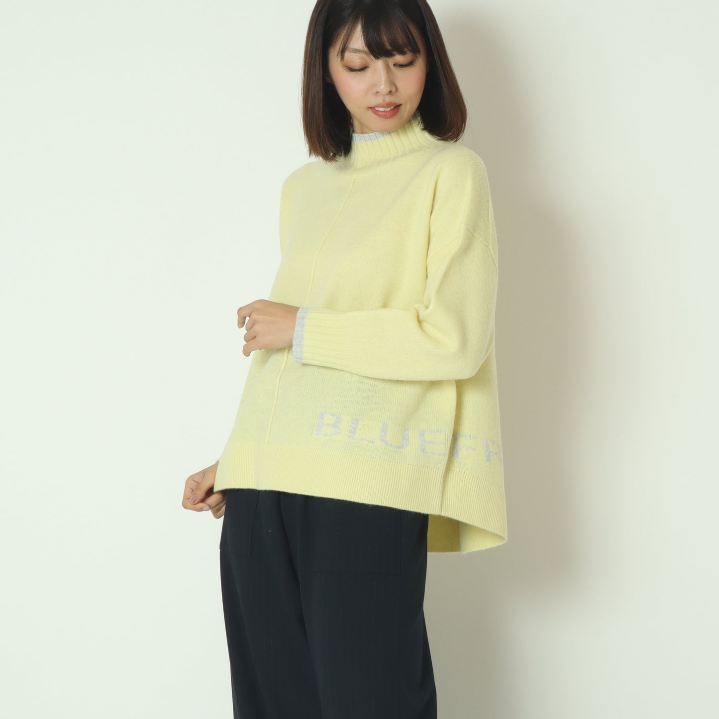 カシミヤ混ハイネックロゴニット  531973