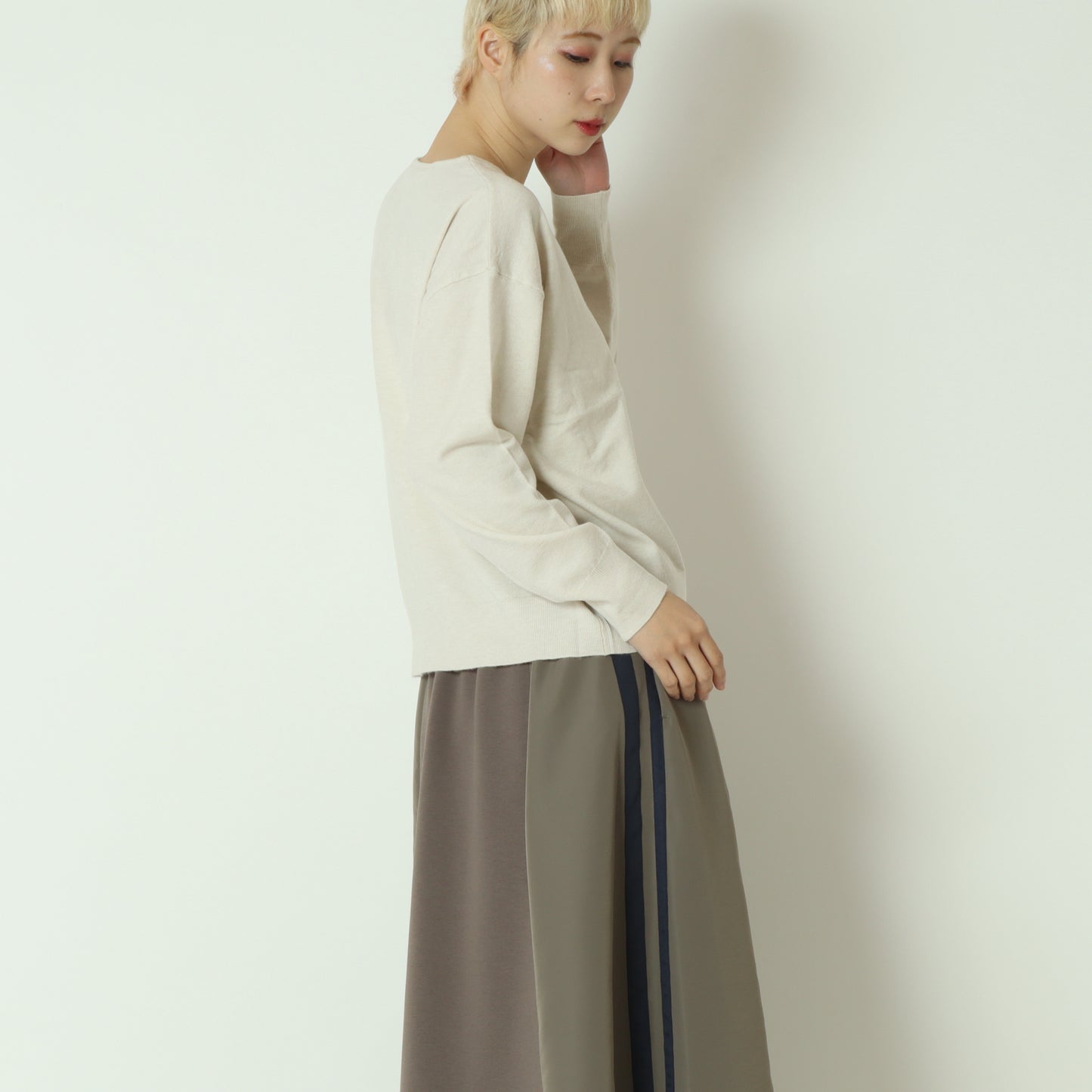 Vネックニットプルオーバー 523811