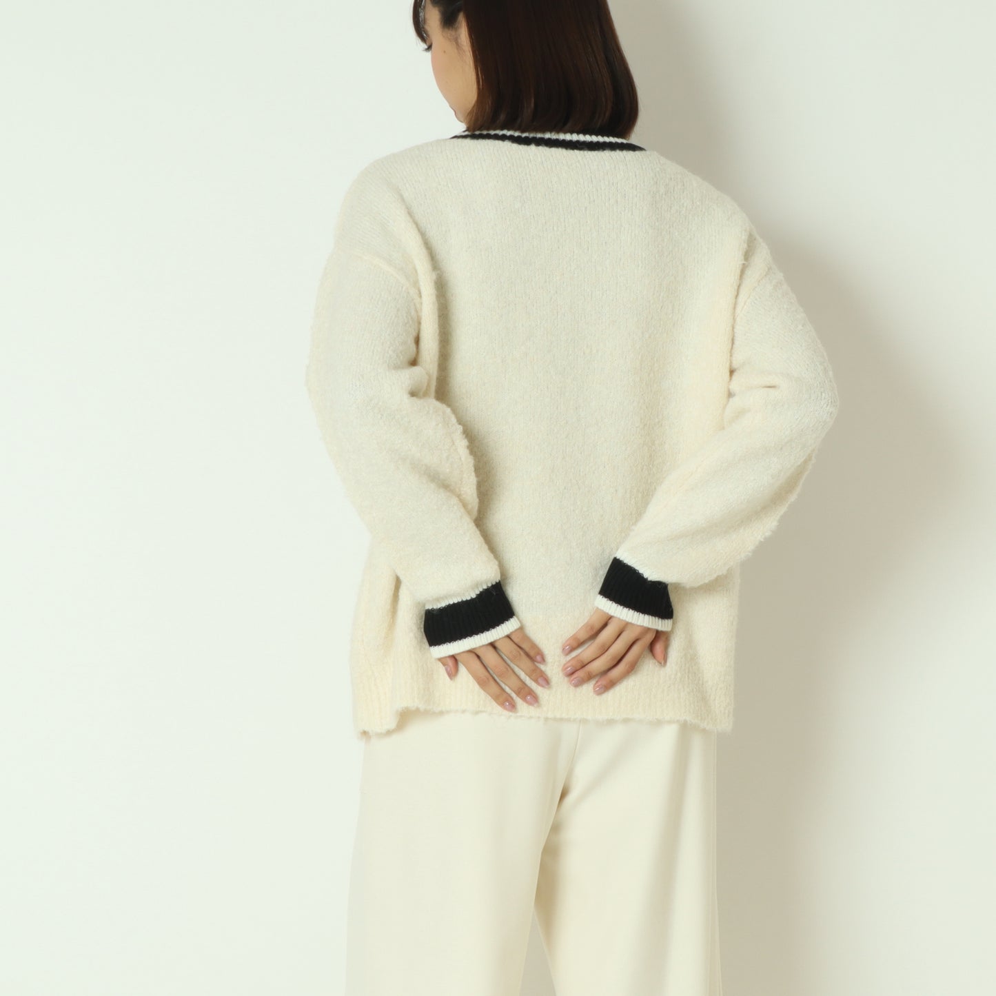 ゴールドボタンラインカーディガン D8632