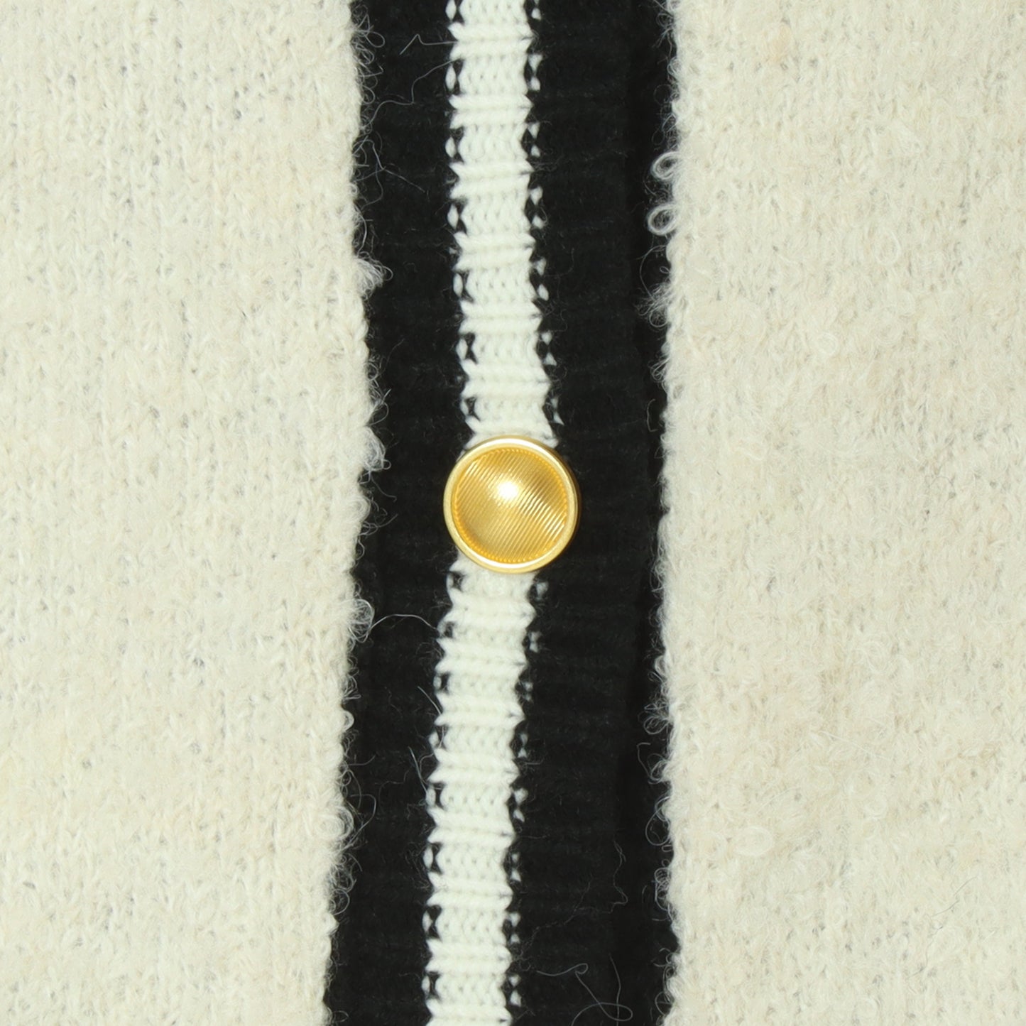 ゴールドボタンラインカーディガン D8632