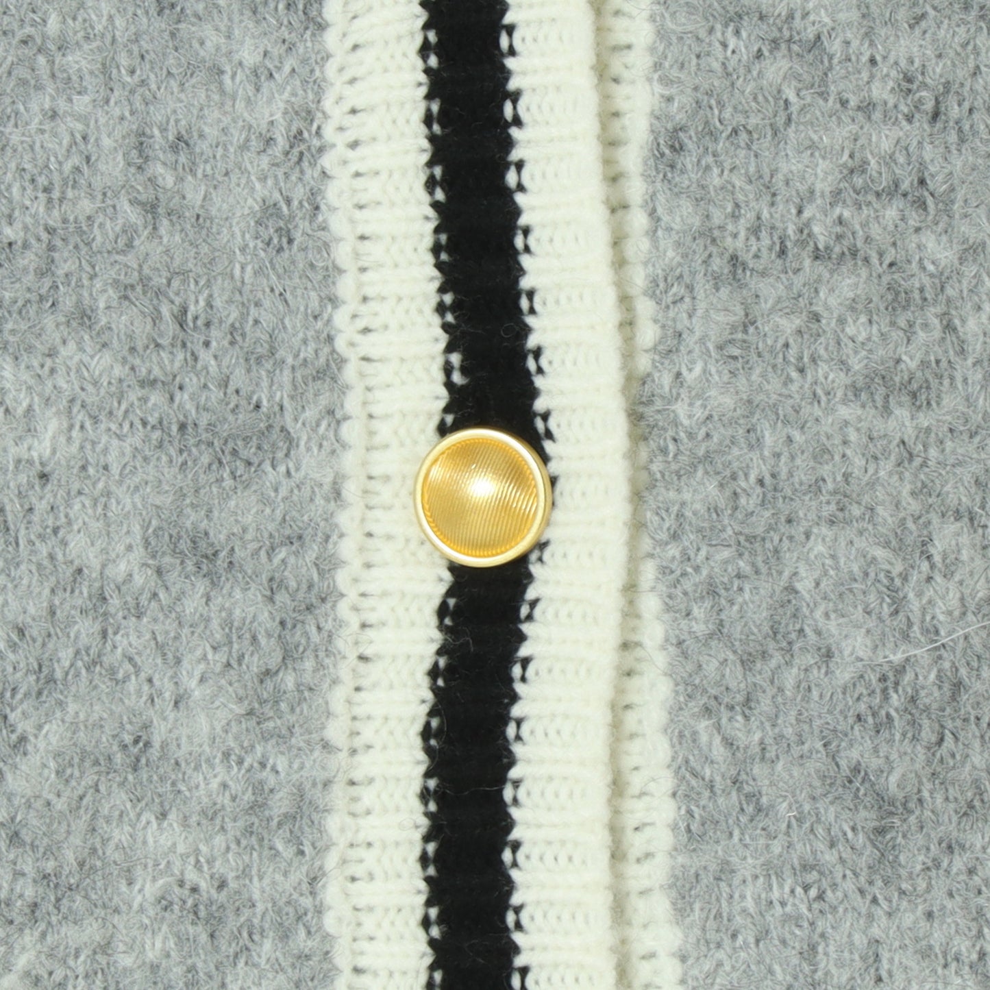 ゴールドボタンラインカーディガン D8632