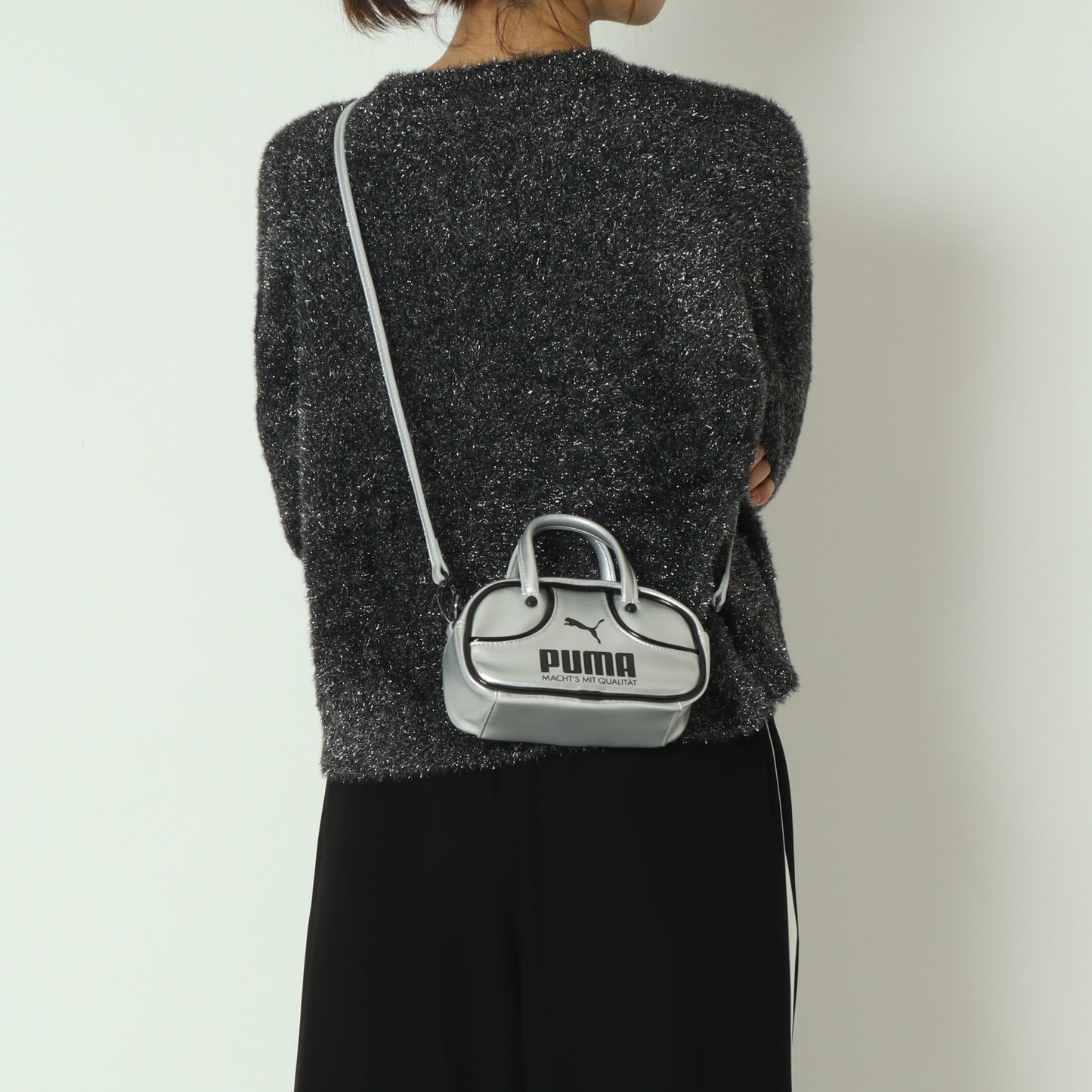 PUMA1976 メタリック マイクロ グリップバッグ 092485