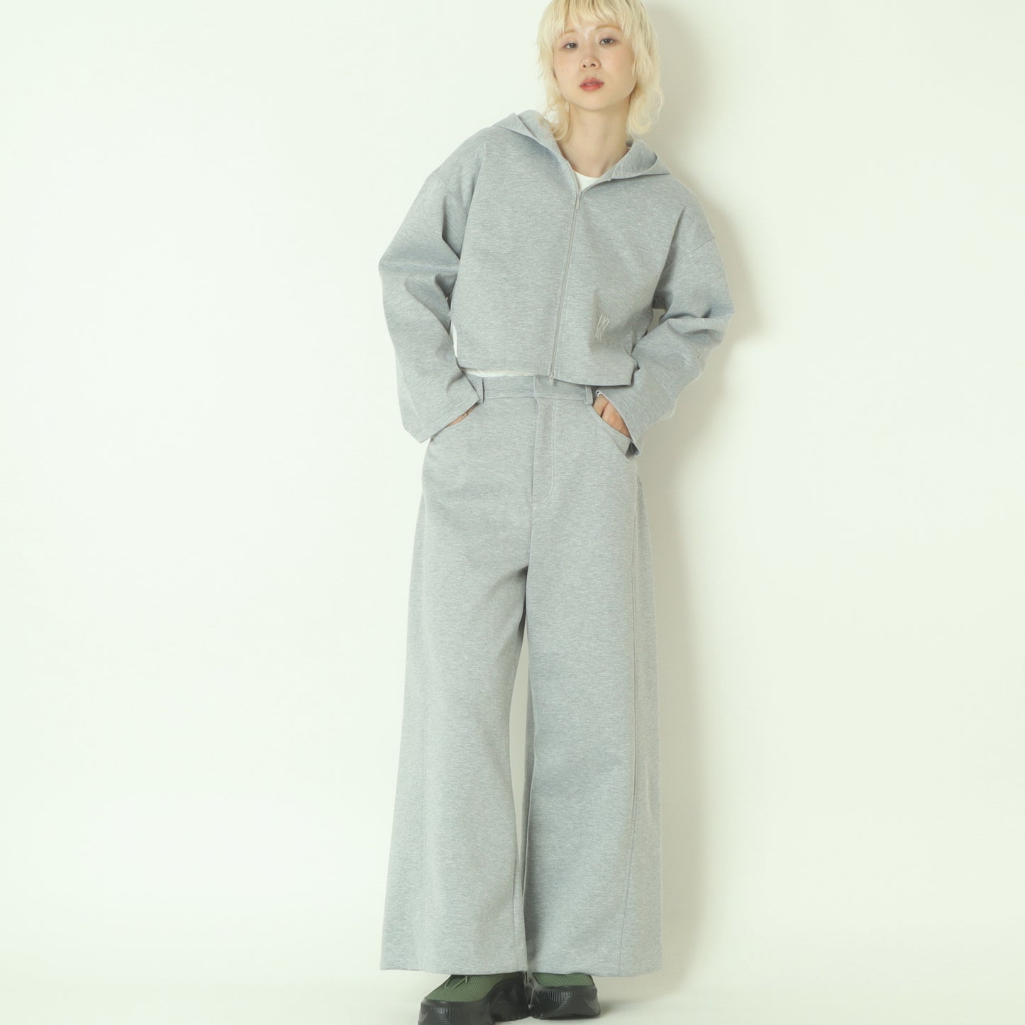 ダンボールニットショート丈パーカー  252A3304