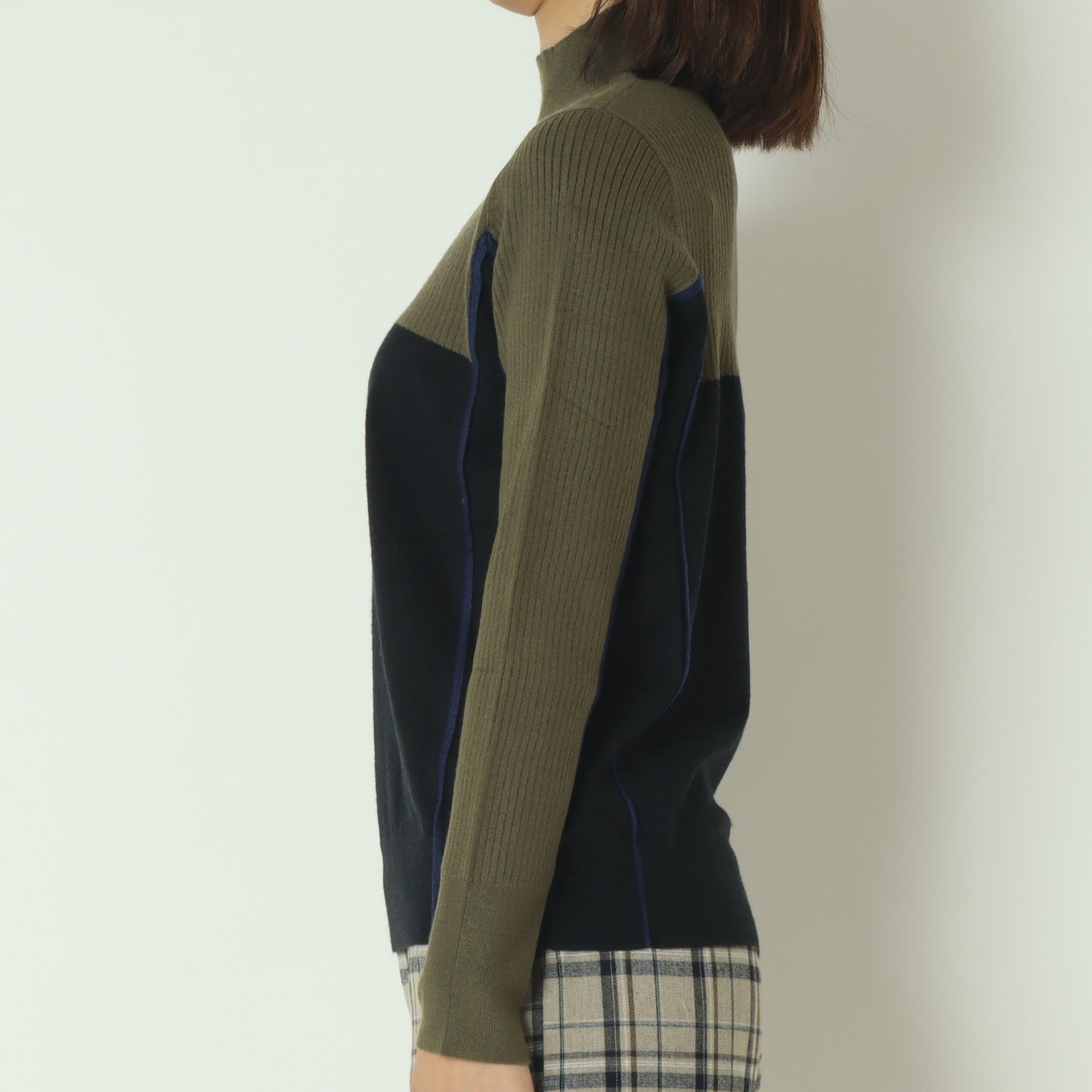 バイカラーパイピングハイネックニット  540003
